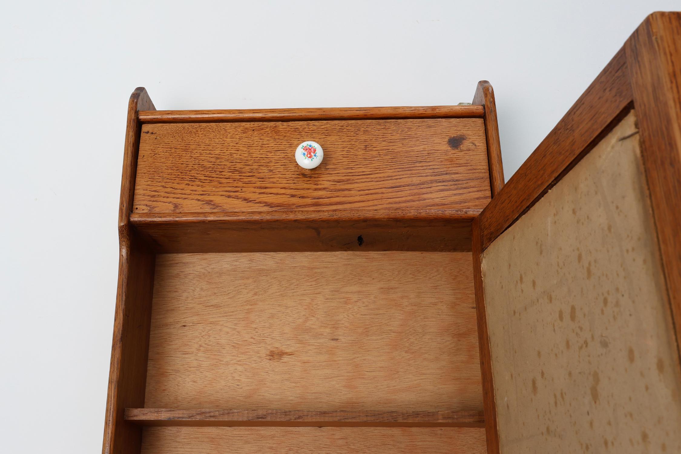 Cabinet mural en bois Art Deco avec porte en miroir et 2 tiroirs, France ca. 1900 en vente 1