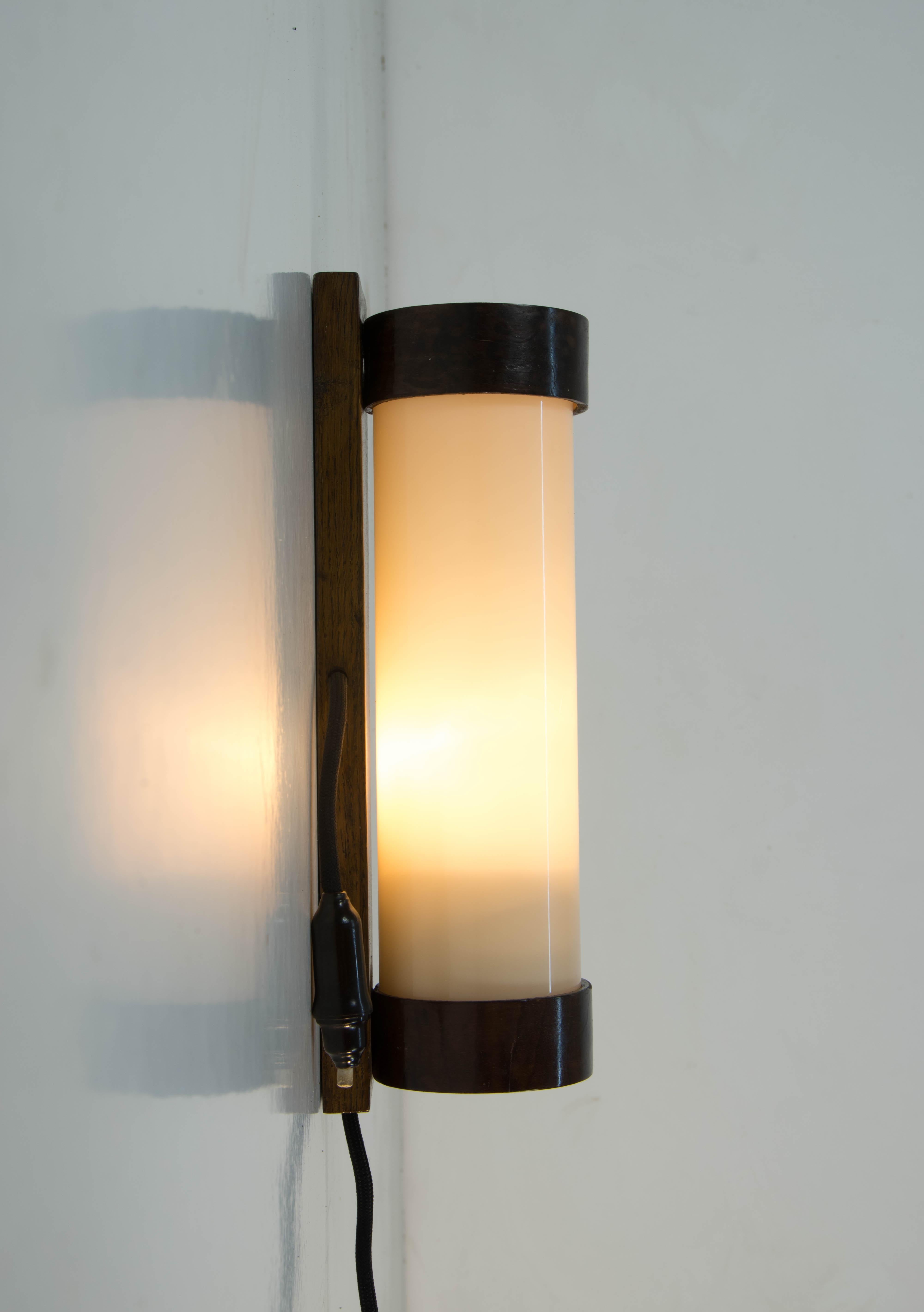 Bauhaus Art Deco Wooden Wall Lamp/Scone, 1930s For Sale