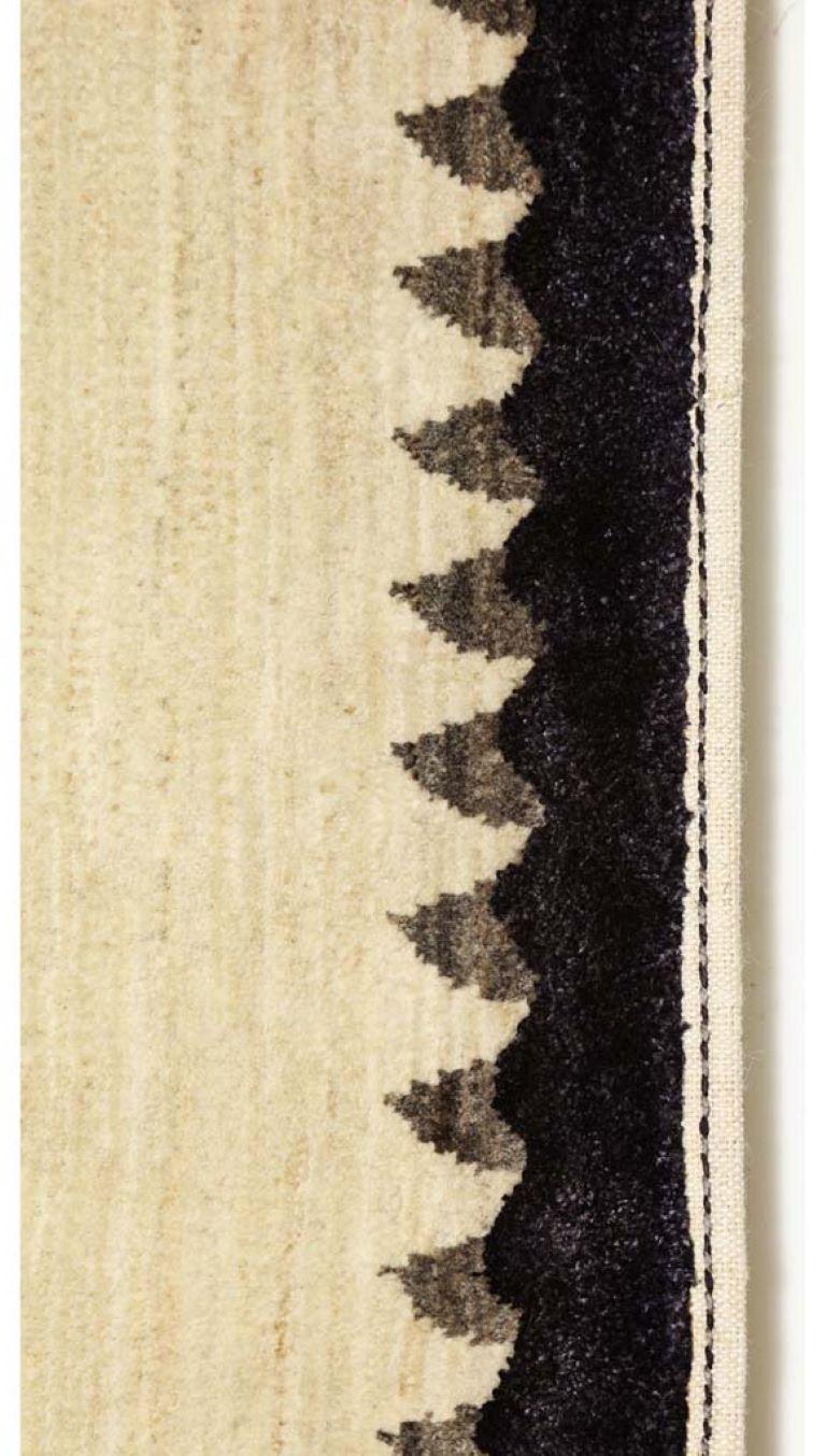 Tintura vegetale Tappeto persiano in lana e seta Art Deco, nero e crema, Orley Shabahang, 10x14 in vendita