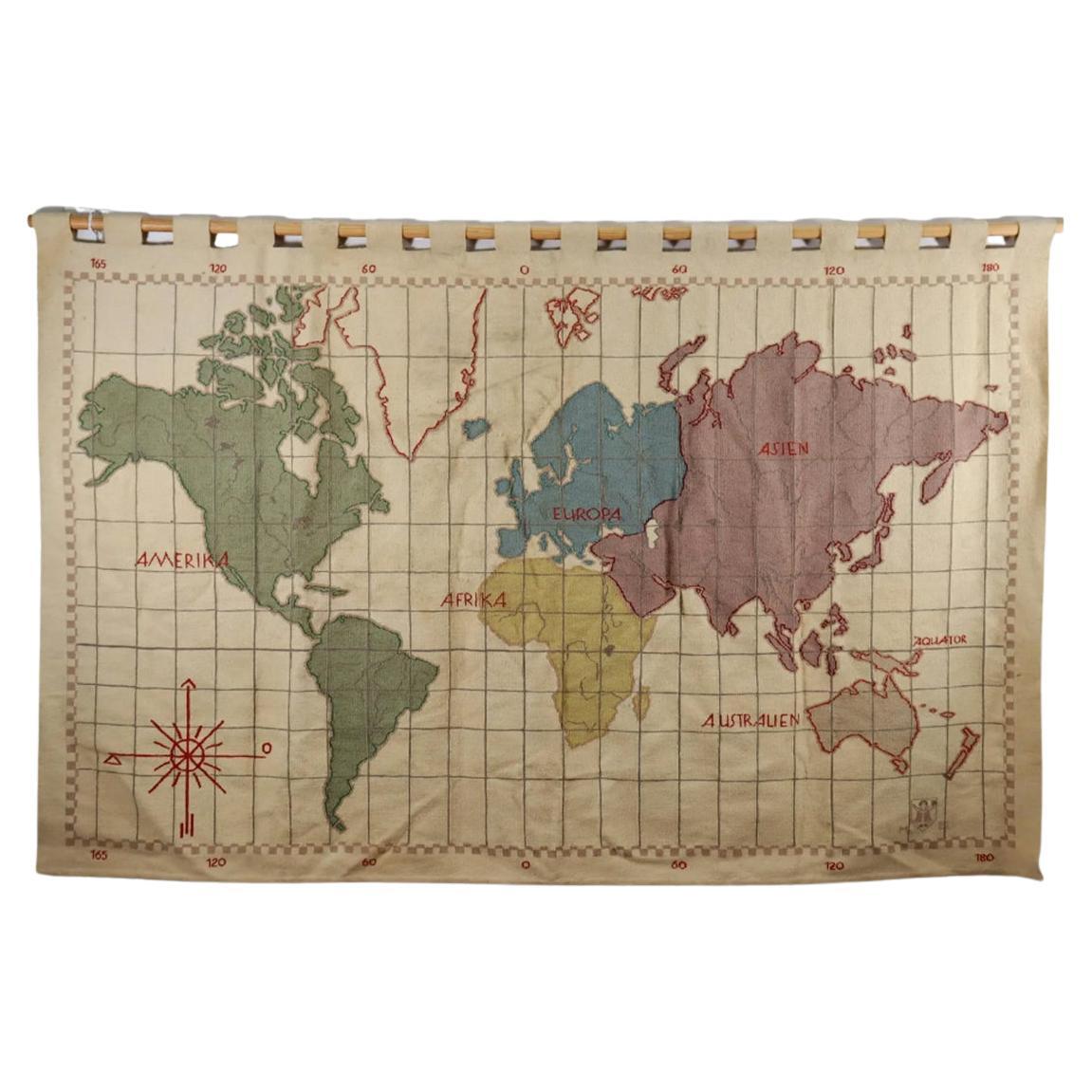 Art Deco Weltkarte aus Wolle im Angebot