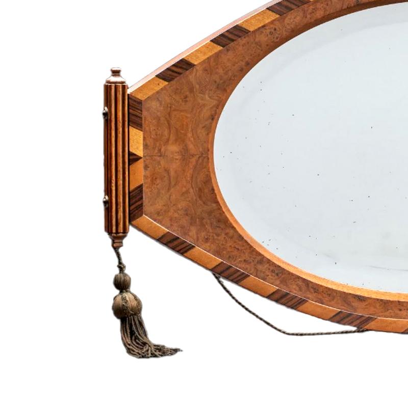 Legno Specchio da appendere in legno impiallacciato e intarsiato in stile Art Deco con due nappe ornamentali in vendita