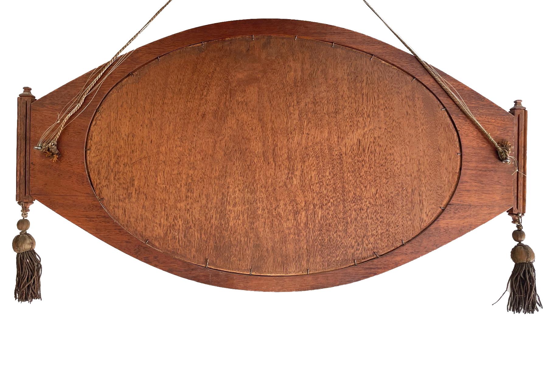 Specchio da appendere in legno impiallacciato e intarsiato in stile Art Deco con due nappe ornamentali in vendita 1