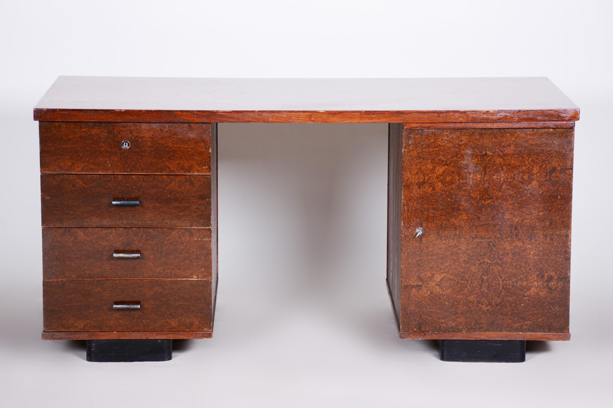 One of the most successful writing desk made in United Arts & Crafts Manufacture (UP) in Brno.
Designed by Czech architect Jindrich Halabala.
Original really good condition.
Material: Oak and Walnut
Period: 1930-1939.
 