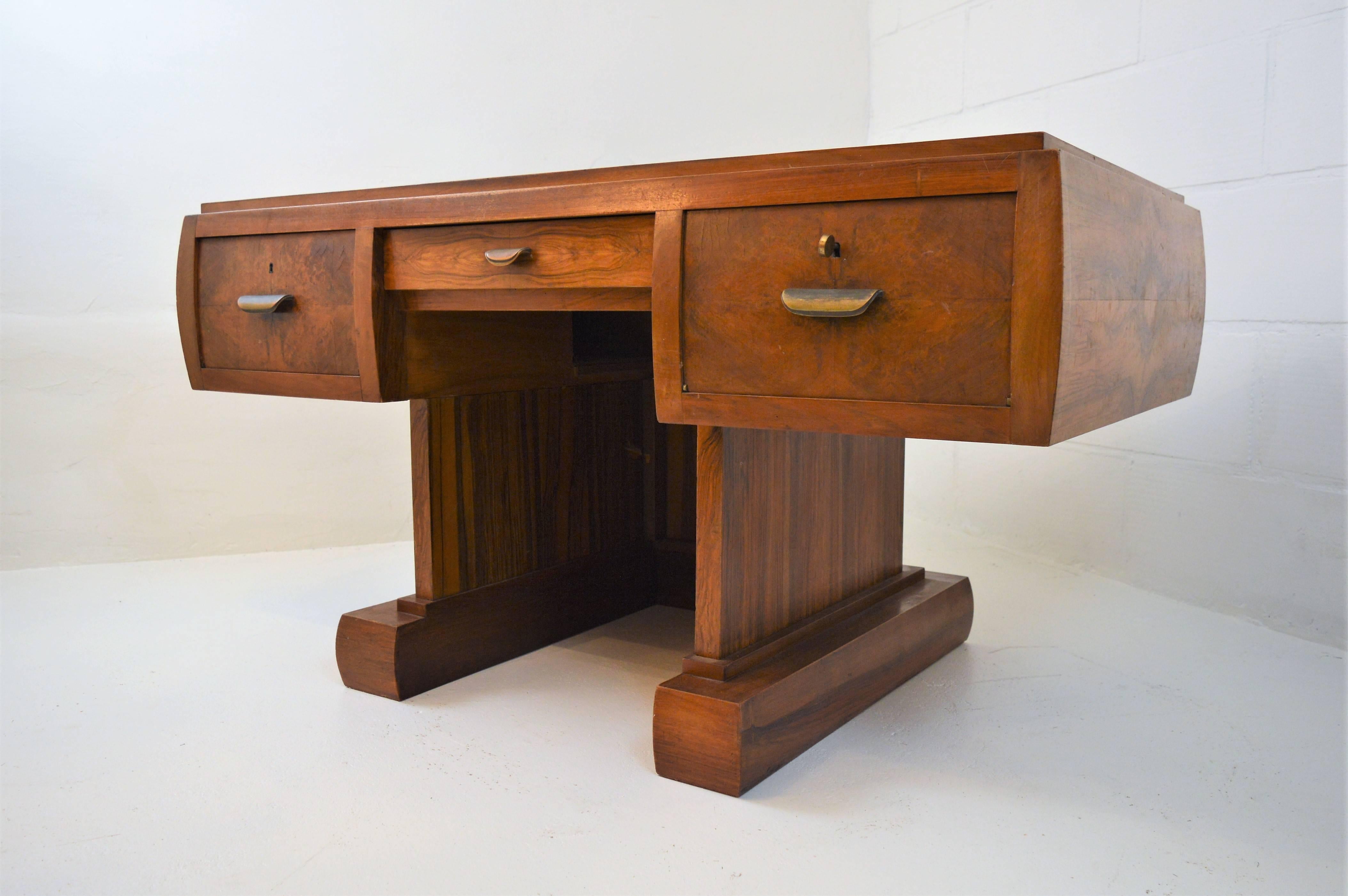 Unusual and modernist writing desk, created in the 1930s in France. This desk is in walnut, and has a most beautiful pattern on the top.
It is in his original  unrestored condition, but can be restored in our atelier on demand.