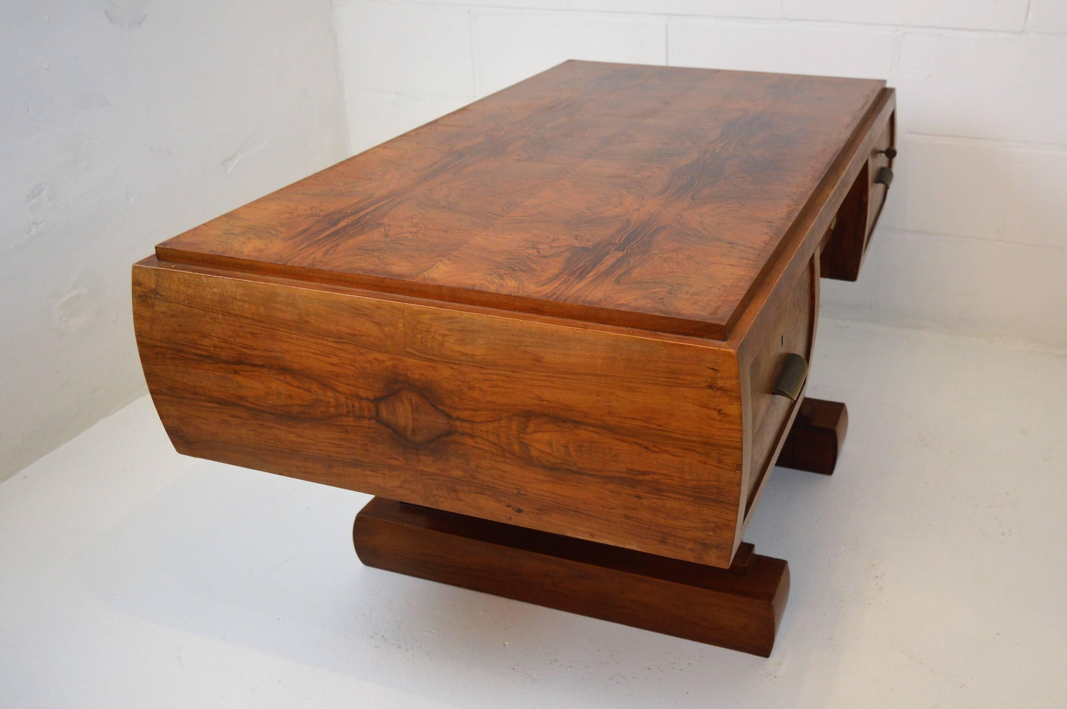 Art Deco Writing Desk in Walnut on a Central Base In Good Condition In Castenray, NL