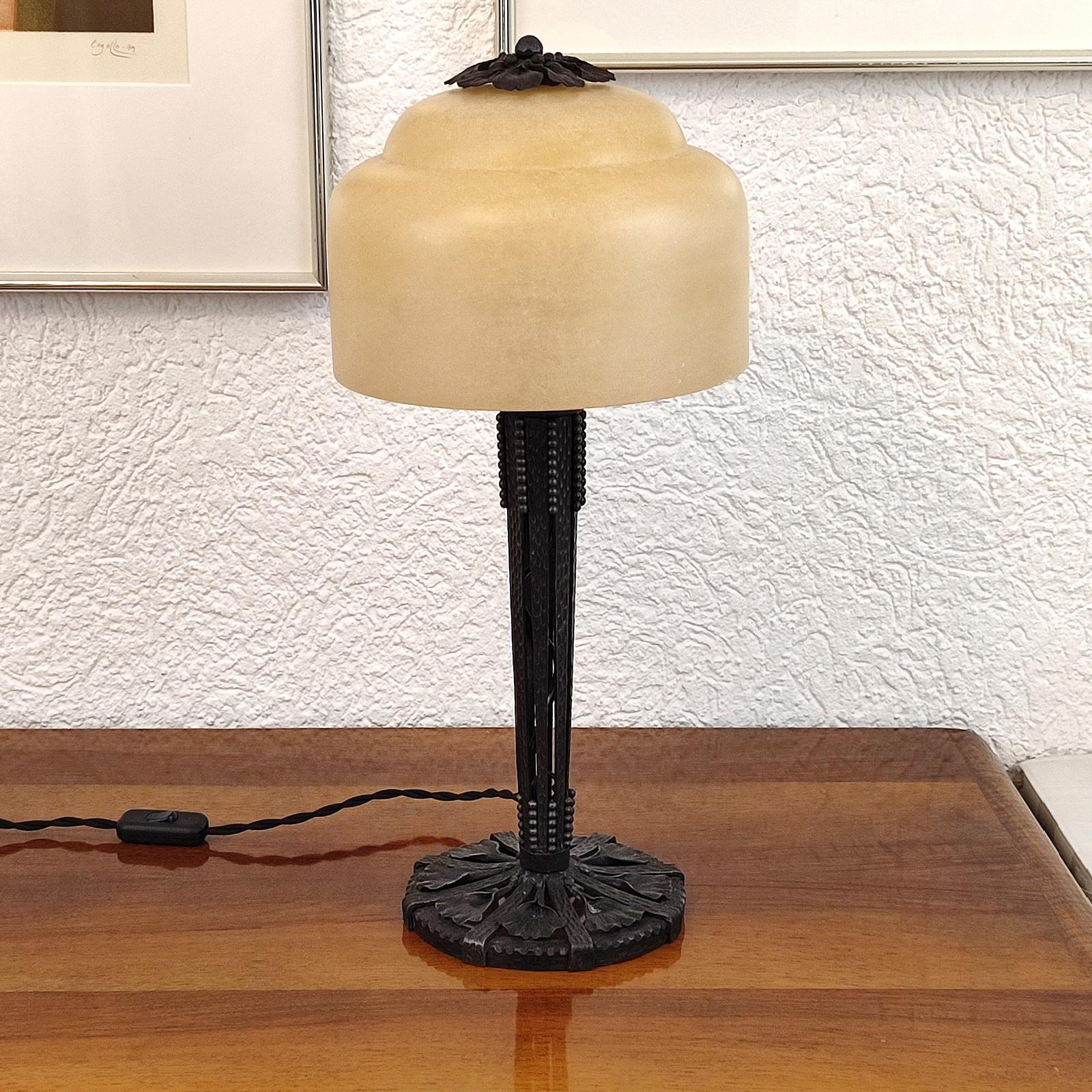 Art Deco Wrought Iron and Alabaster Shade Table Lamp by Edgar Brandt In Excellent Condition For Sale In Bochum, NRW