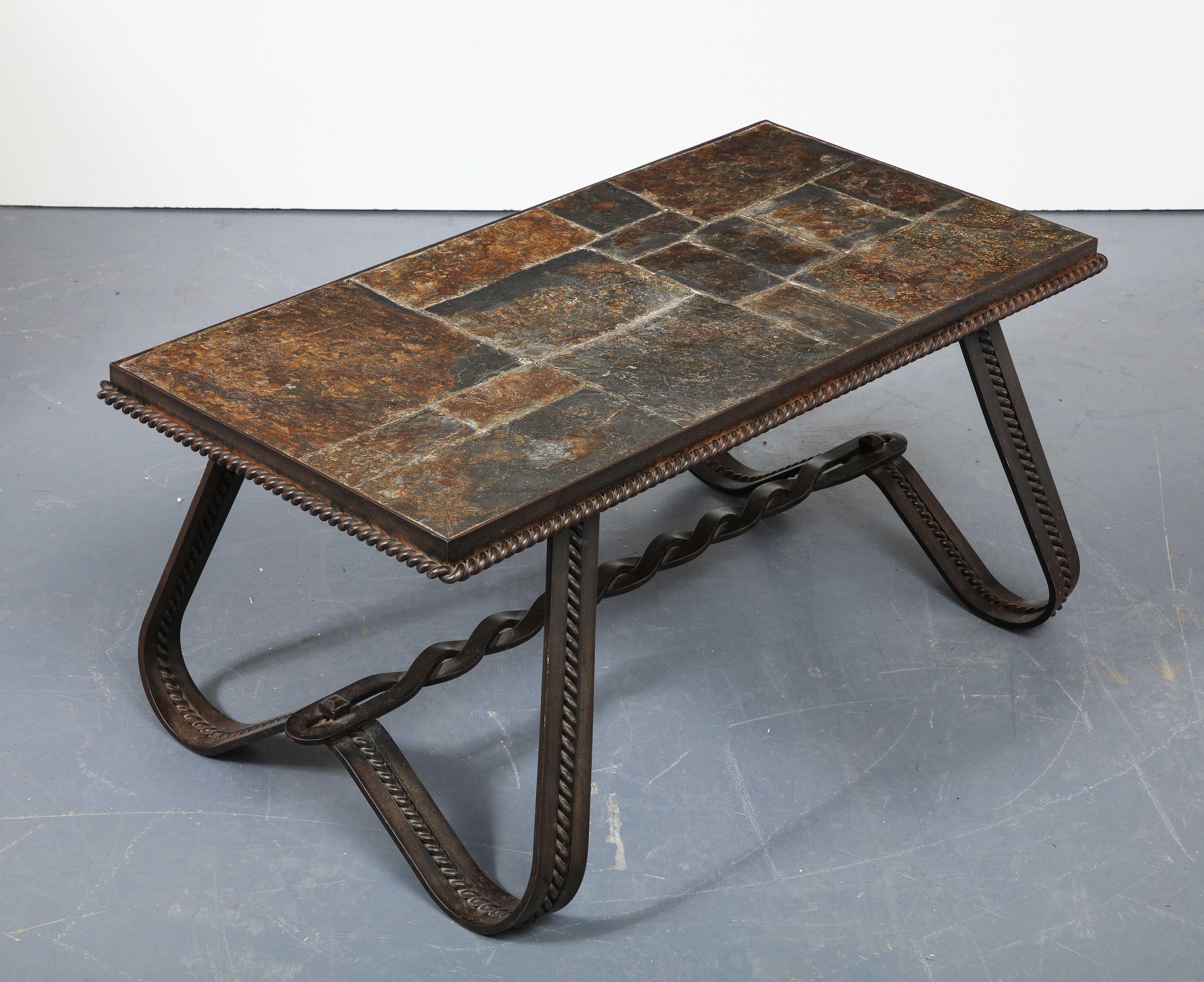 Table basse Art déco en fer forgé et ardoise, France, vers 1930 en vente 6