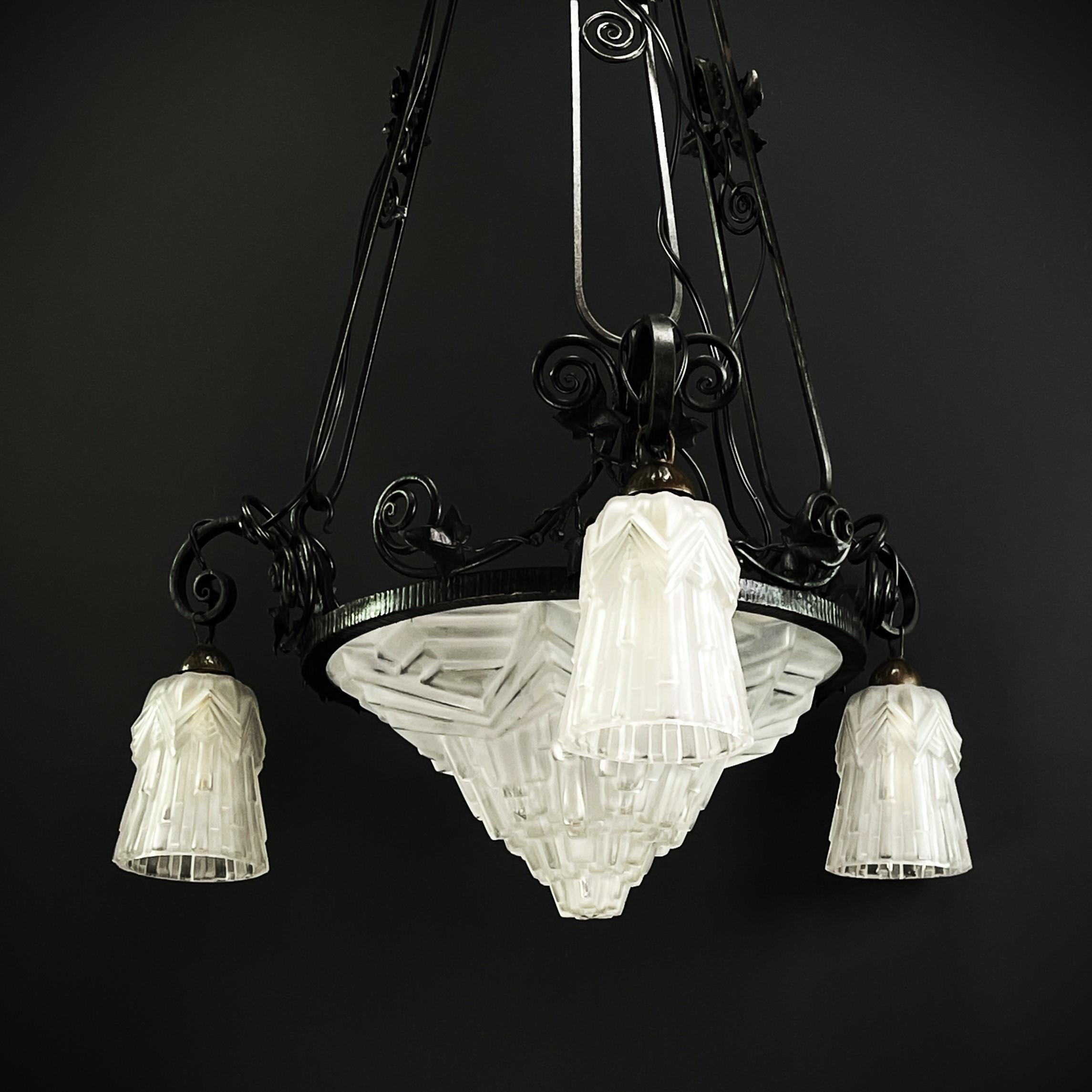 Art Deco wrought iron Ceiling Lamp, 1930s In Good Condition For Sale In Saarburg, RP