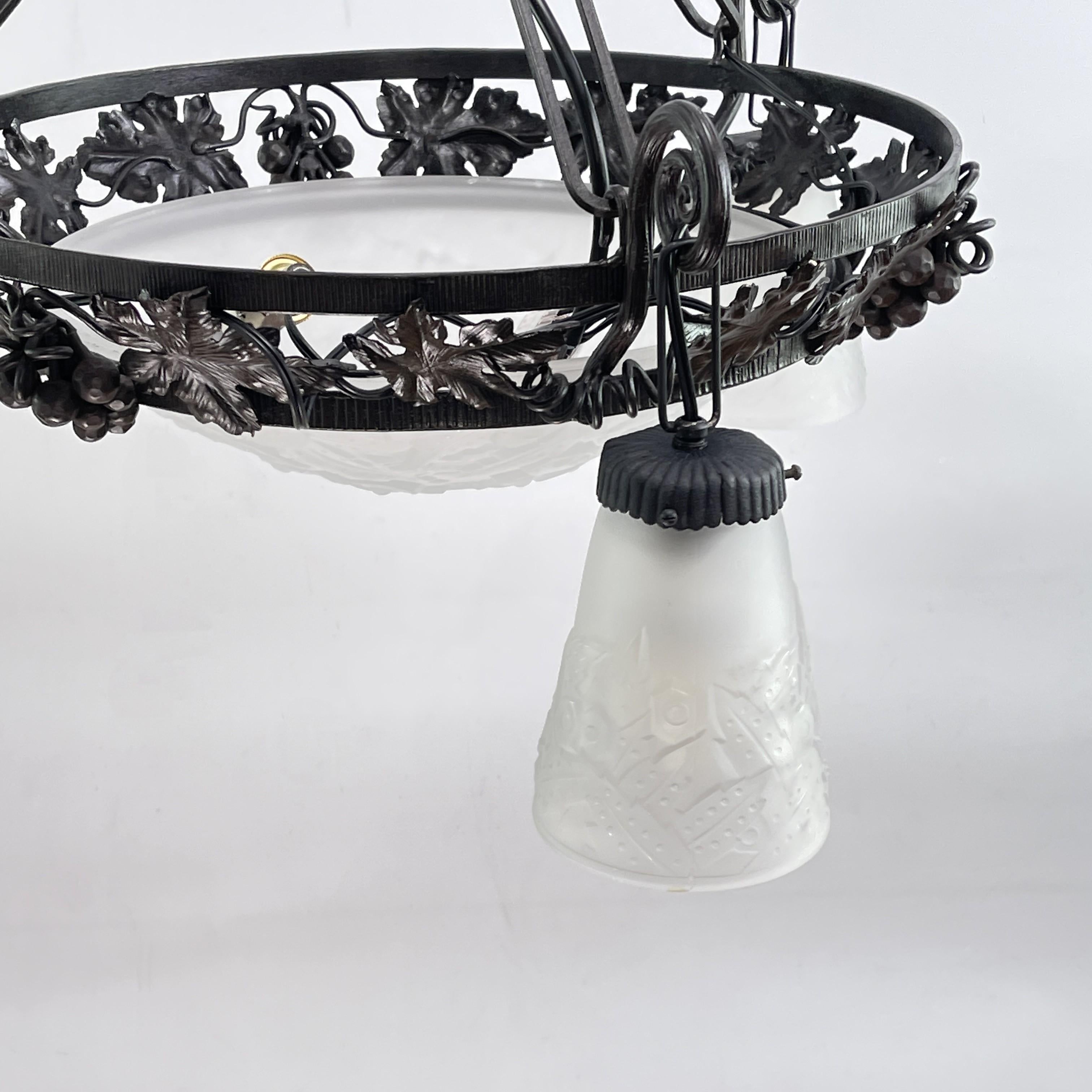 Lampada da soffitto in ferro battuto Art Deco di Muller Freres, Luneville, anni '30 in vendita 4