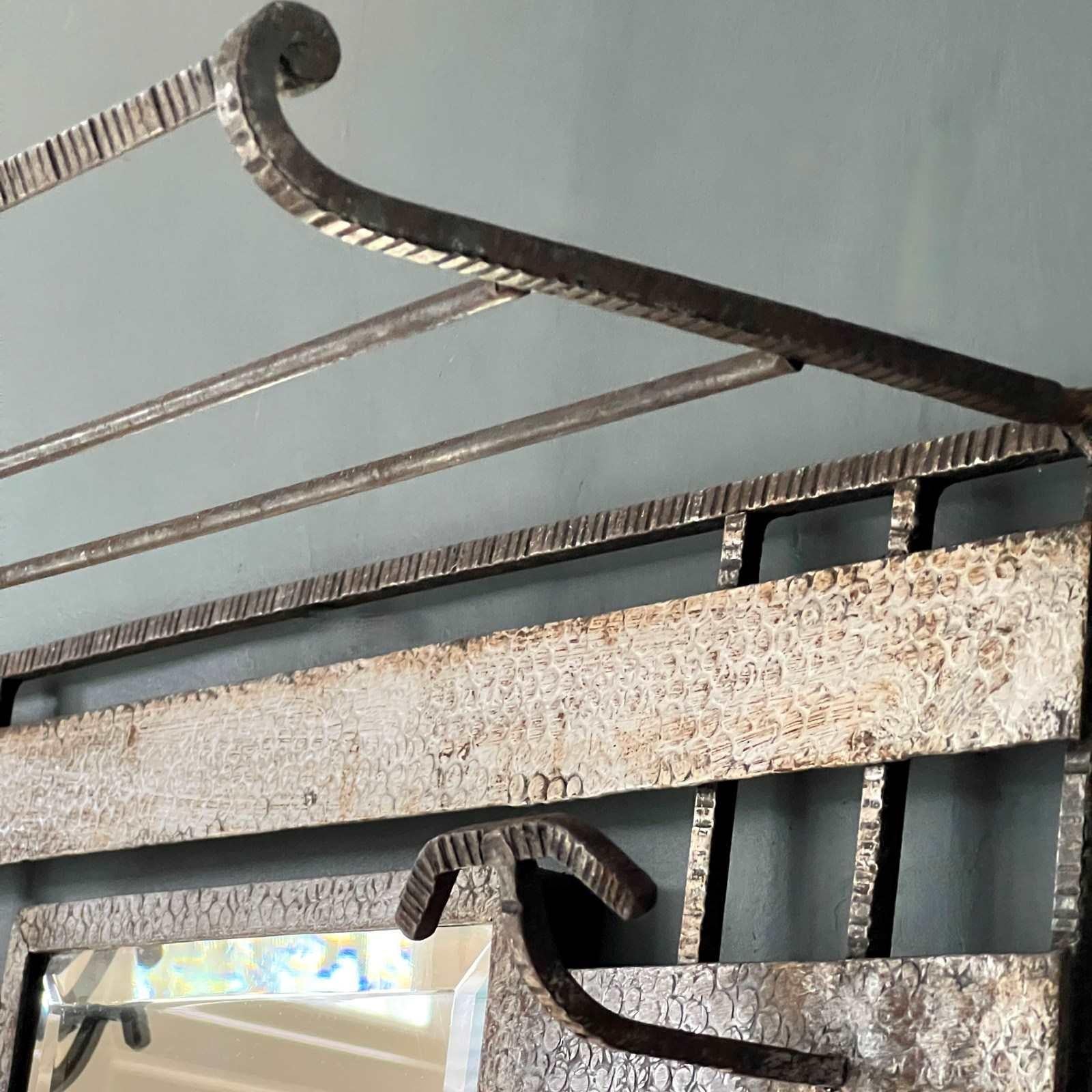 Autrichien Porte-manteaux et porte-bagages Art Deco en fer forgé Miroir