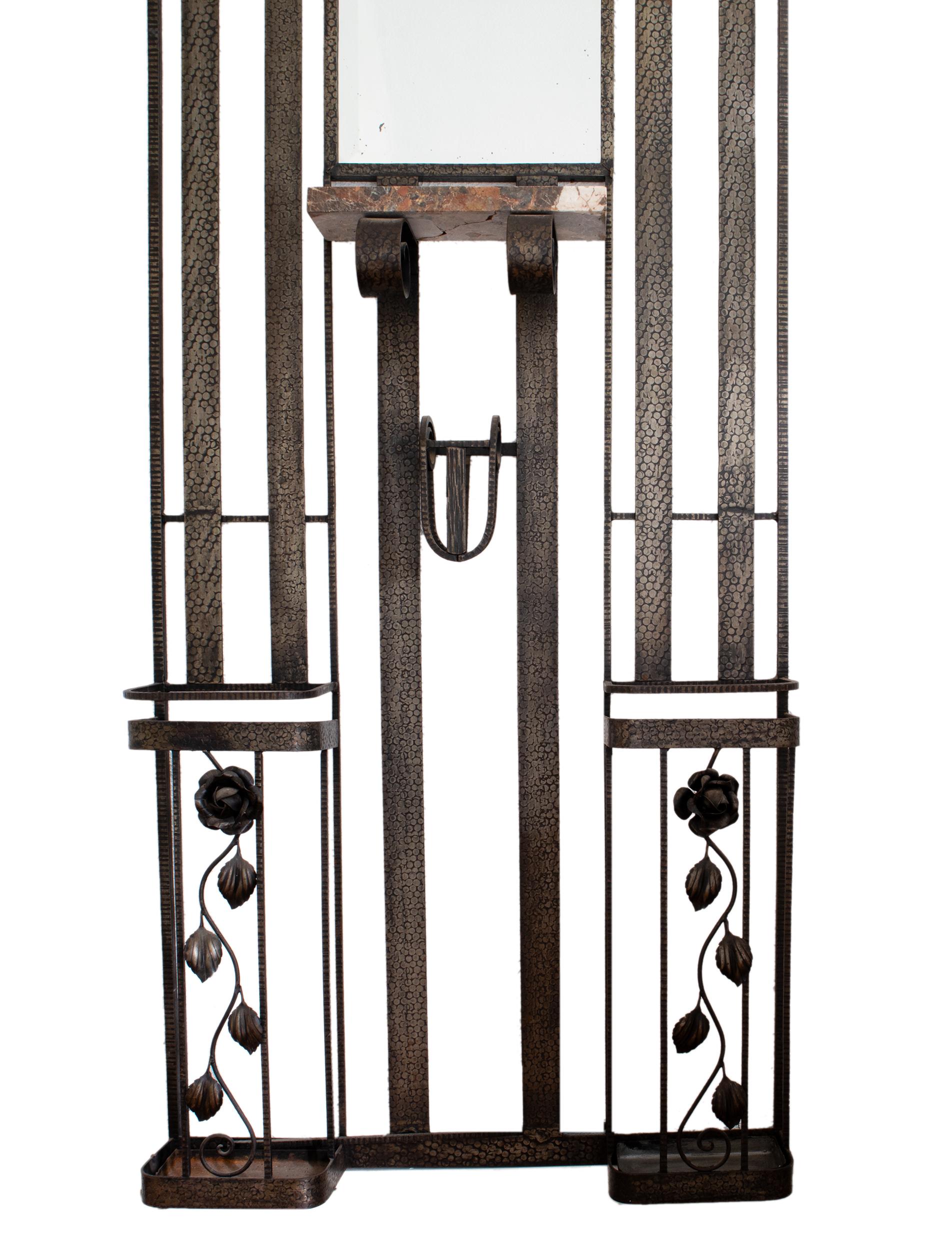 This 1930 French Art Deco coat rack is an exceptional piece of functional art, crafted from wrought iron, wonderfully decorated with geometric, circular, and flower motifs.

It includes two electrified lights with frosted glass covers, offering both
