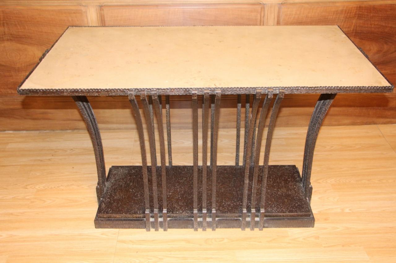 Coffee table or console depending on use, from the art deco period, in hammered wrought iron and marble top, high quality workmanship that can be attributed to edgard brandt.