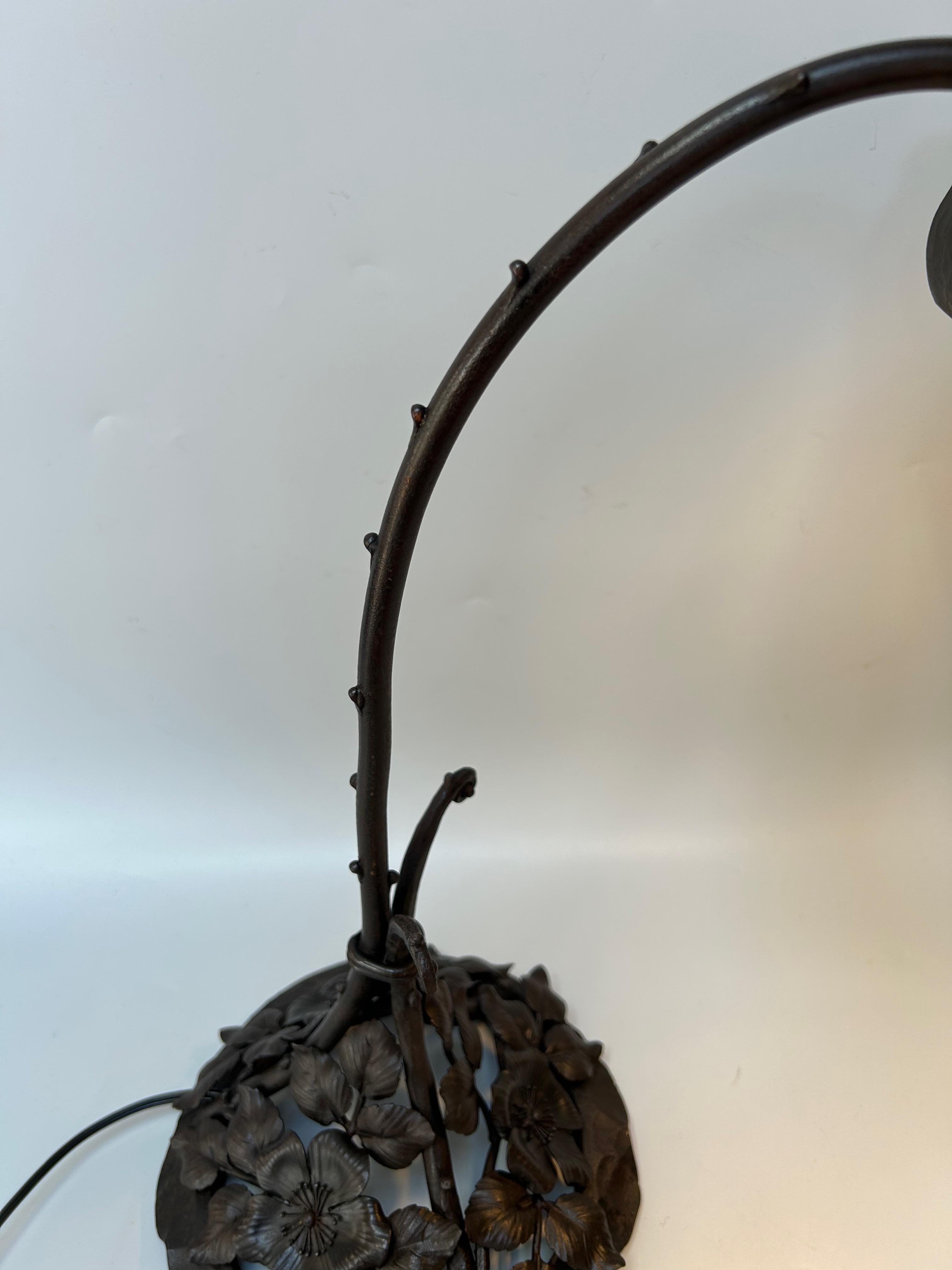 Lámpara de escritorio Art Decó de hierro forjado en venta 5
