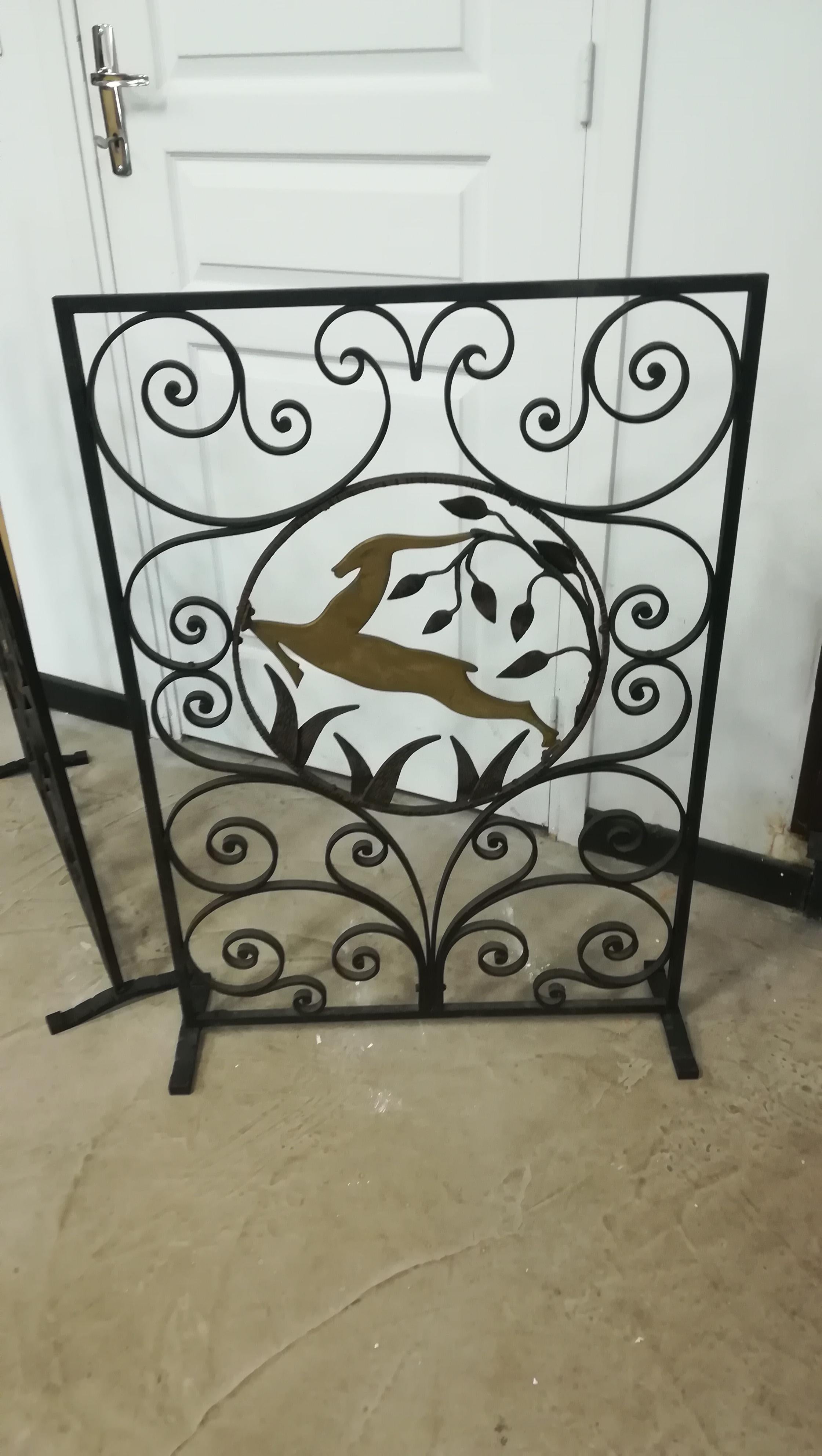 Art Deco wrought iron fire screen, with golden antelope, double sided.
Measures: Thickness 1.5cm.
  
