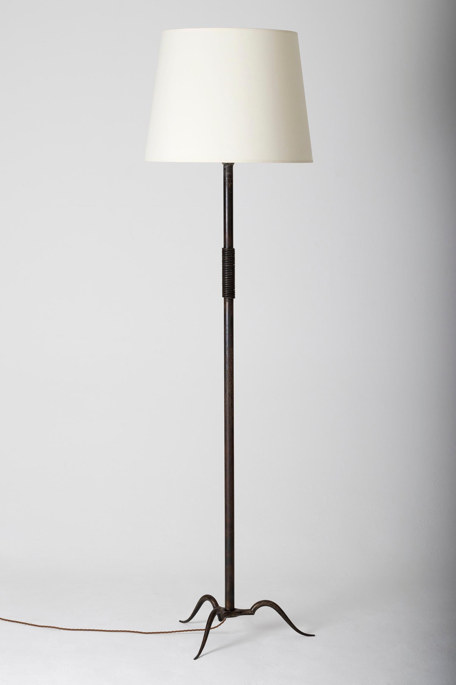 An important Art Deco wrought iron floor lamp by Michel Zadounaïsky (1903-1983).
France, circa 1930.
With the shade: 183 cm tall by 51 cm diameter.
Lamp base only: 150 cm tall by 46 cm width (leg to leg).