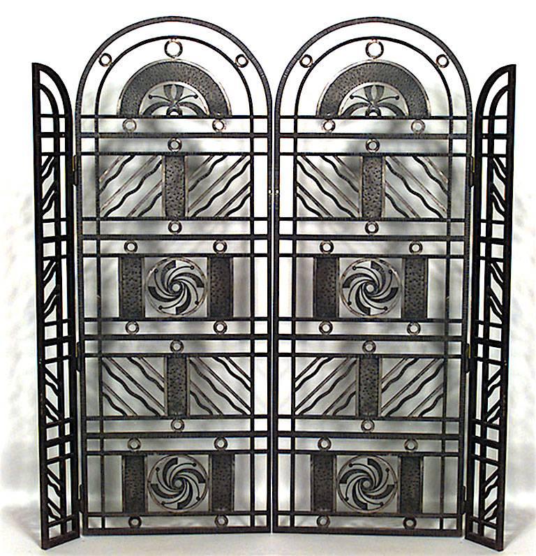 French Art Deco wrought iron filigree circle design 4 panel gate (attributed to EDGAR BRANDT).
 