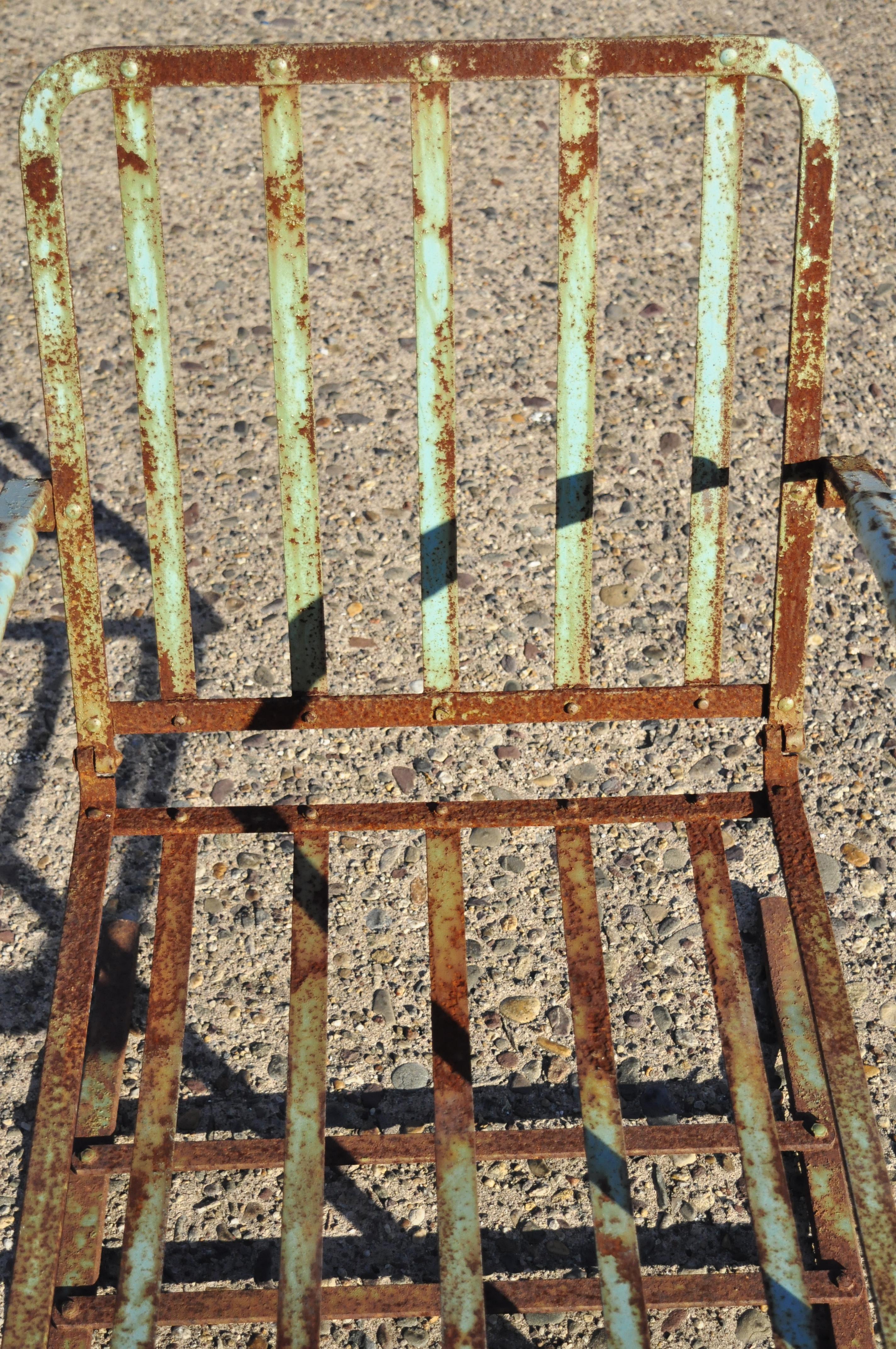 Art Deco Wrought Iron Green Distress Paint Patio Bouncer Lounge Chairs, a Pair In Good Condition In Philadelphia, PA