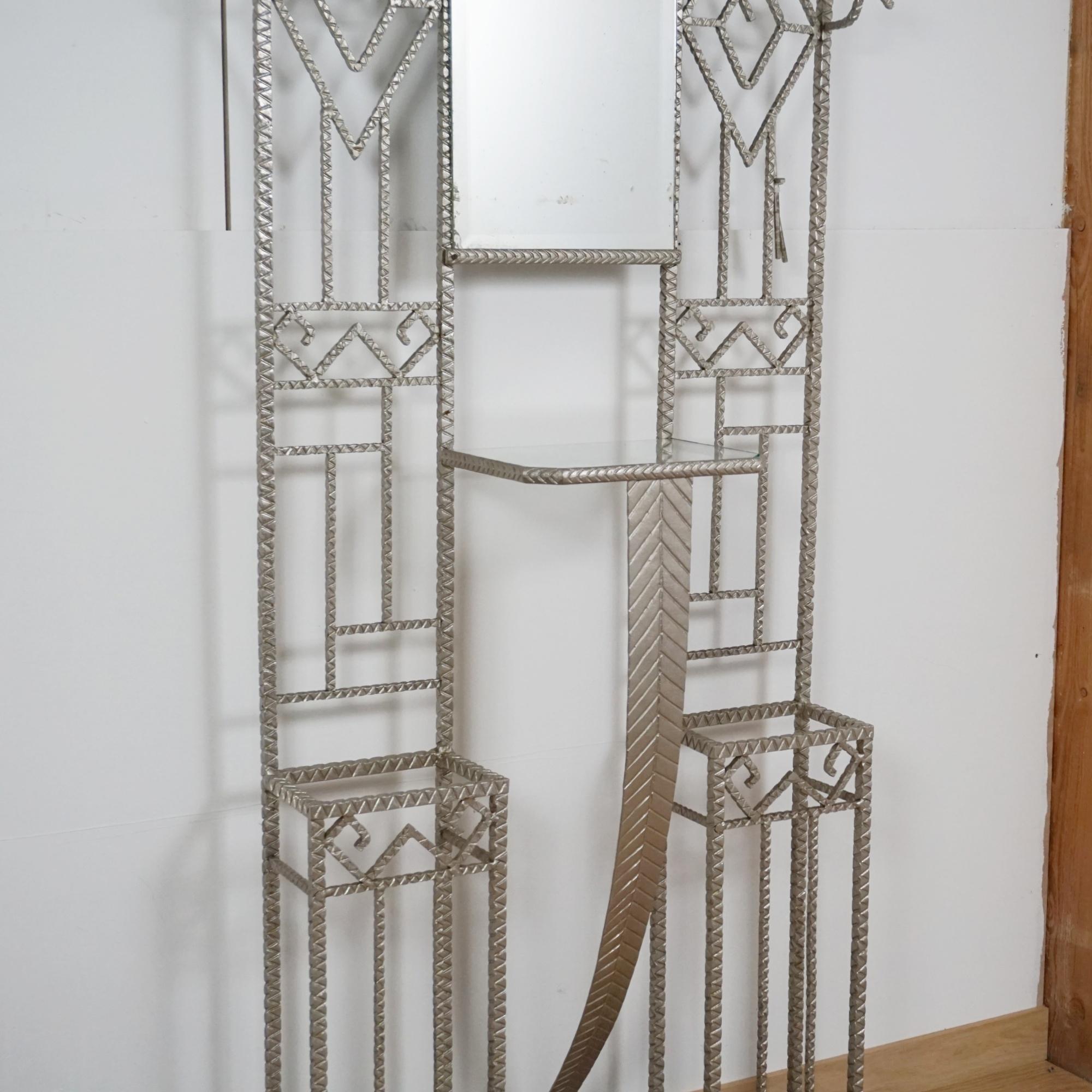 Art déco Works of Art Deco A Hall en fer forgé en vente