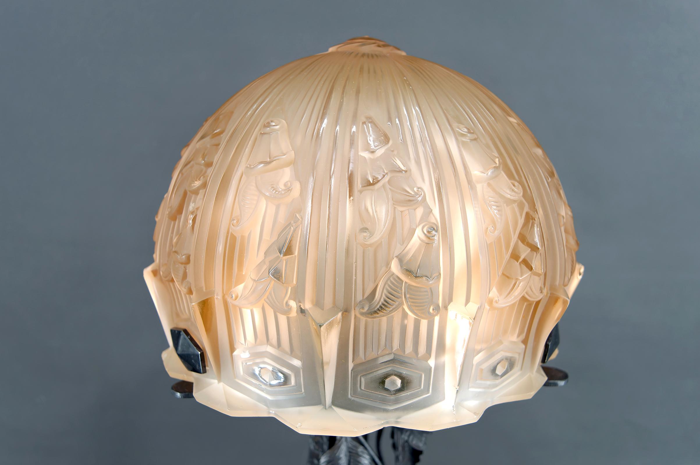 Lámpara Art Decó de hierro forjado y cúpula de cristal, de Bartelemie, Francia, circa 1925 en venta 7