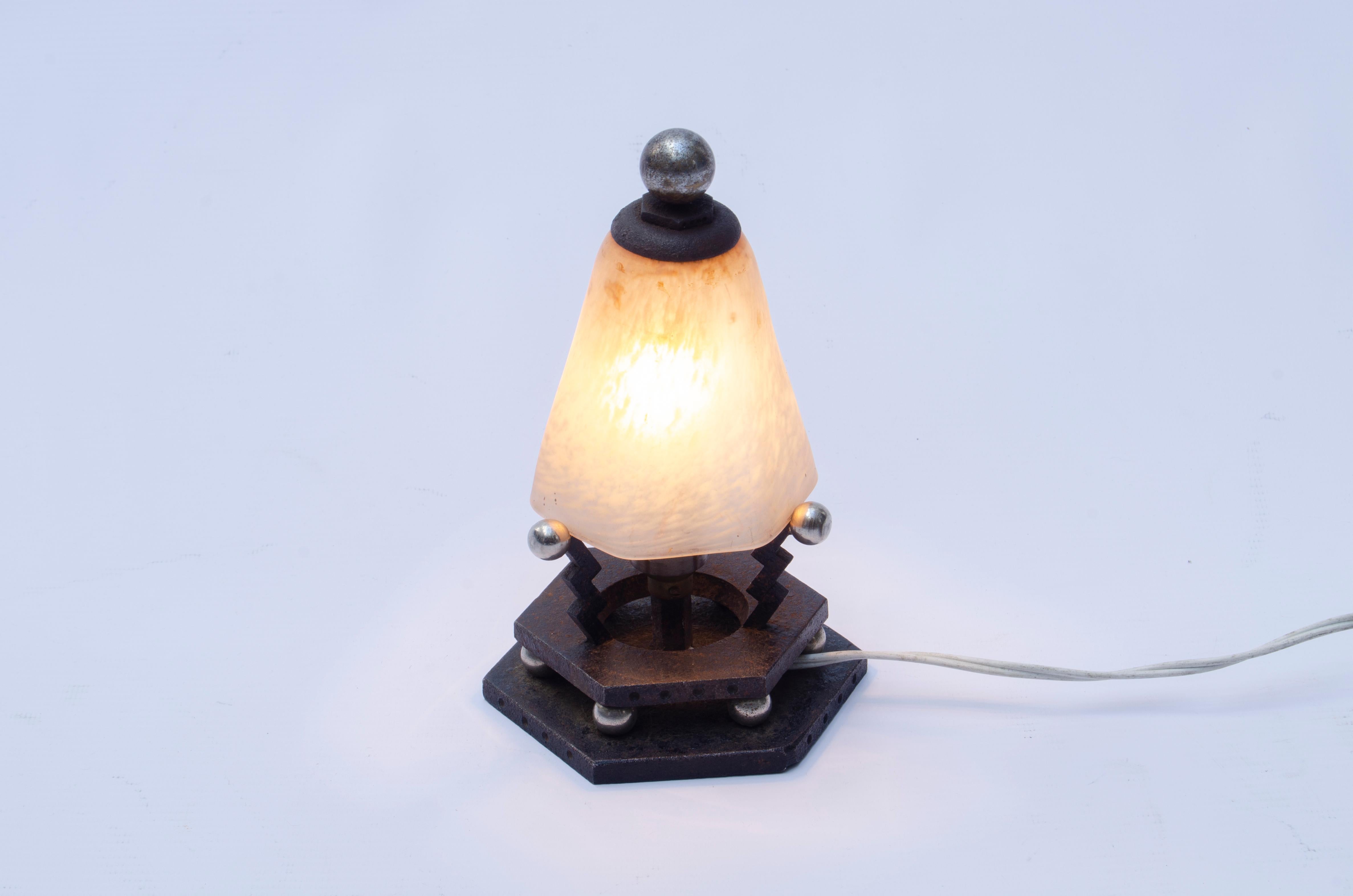 Lámpara Art Déco de hierro forjado Francés en venta