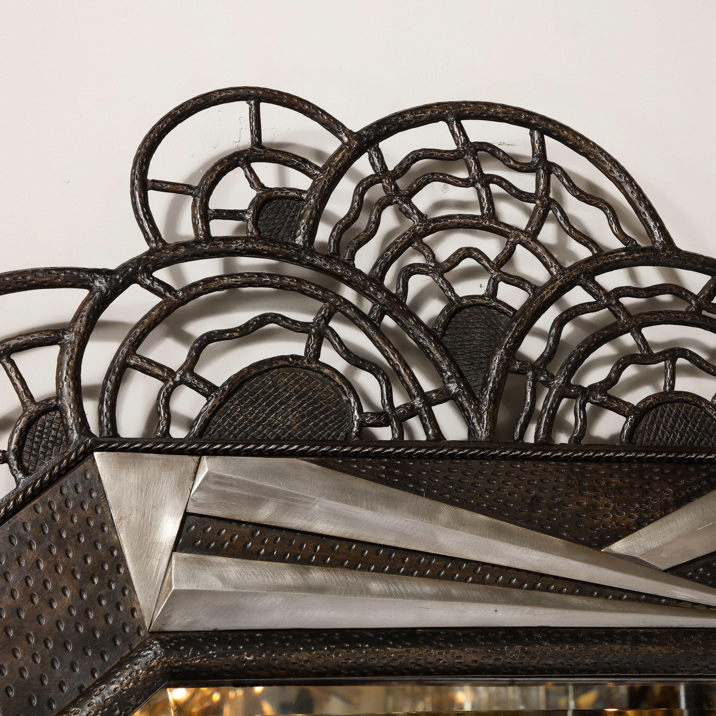 Français Miroir Art Déco en fer forgé avec détails géométriques stylisés cubistes  en vente