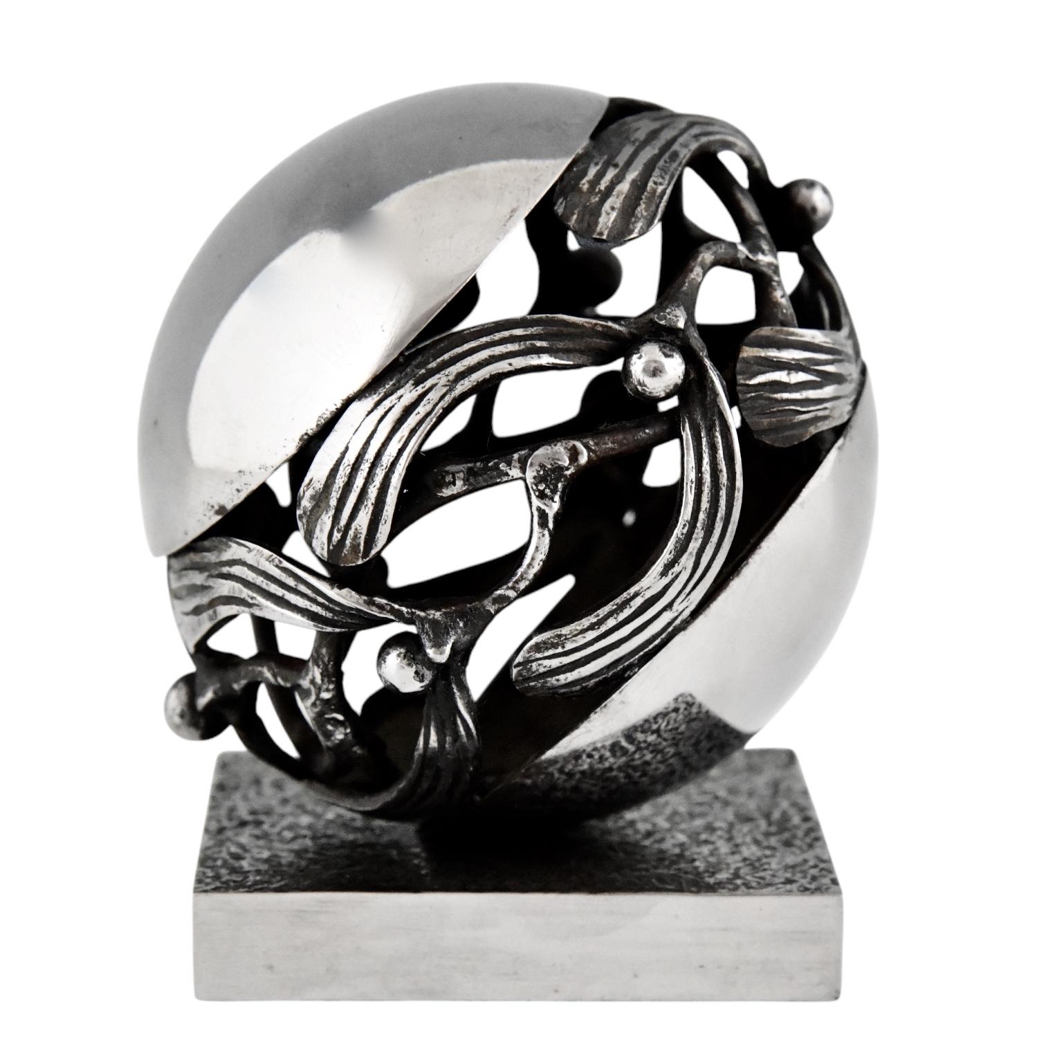 Art Deco Wrought Iron Mistletoe Paperweight by Edgar Brandt 1921 For Sale 2
