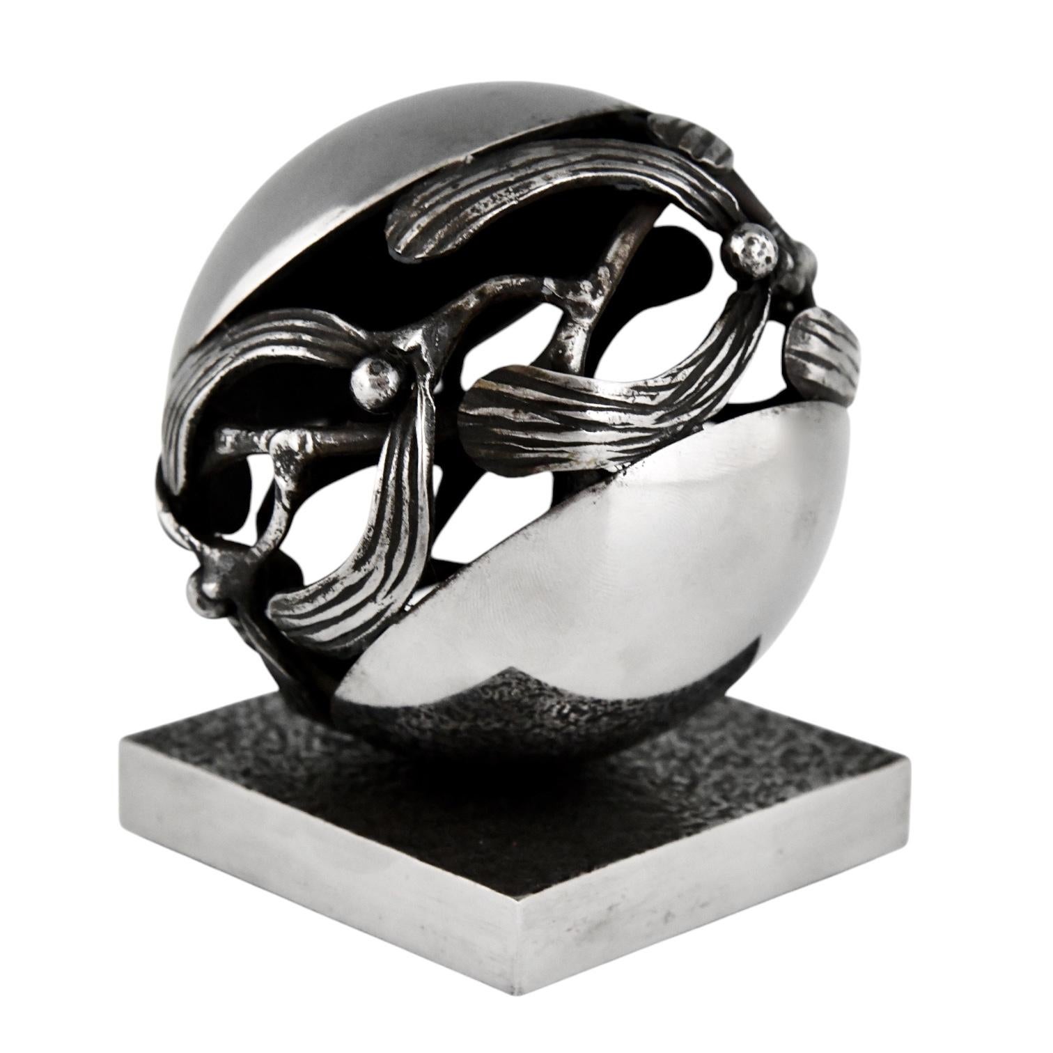 Art Deco Wrought Iron Mistletoe Paperweight by Edgar Brandt 1921 For Sale 3