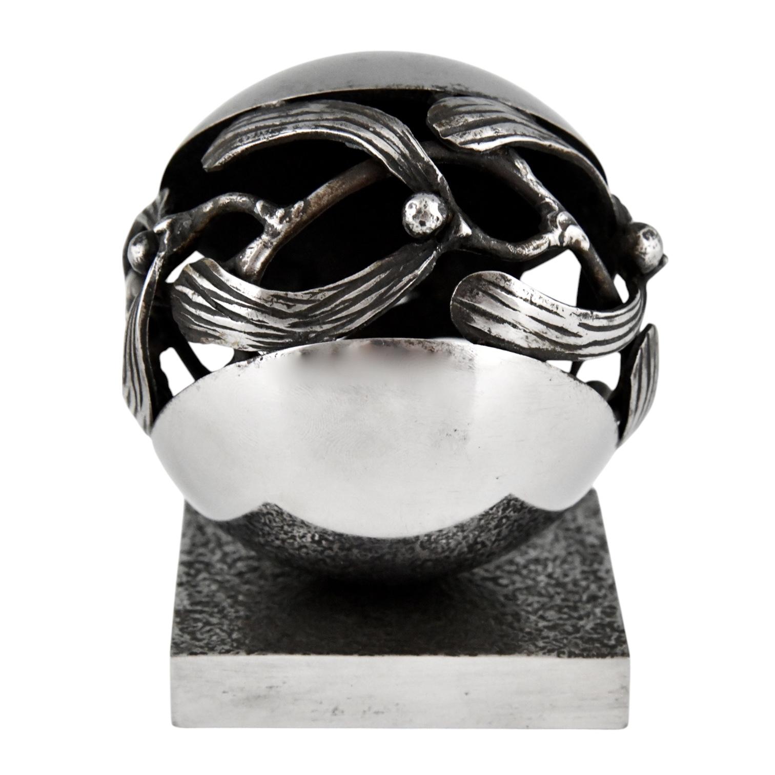 Art Deco Wrought Iron Mistletoe Paperweight by Edgar Brandt 1921 For Sale 4