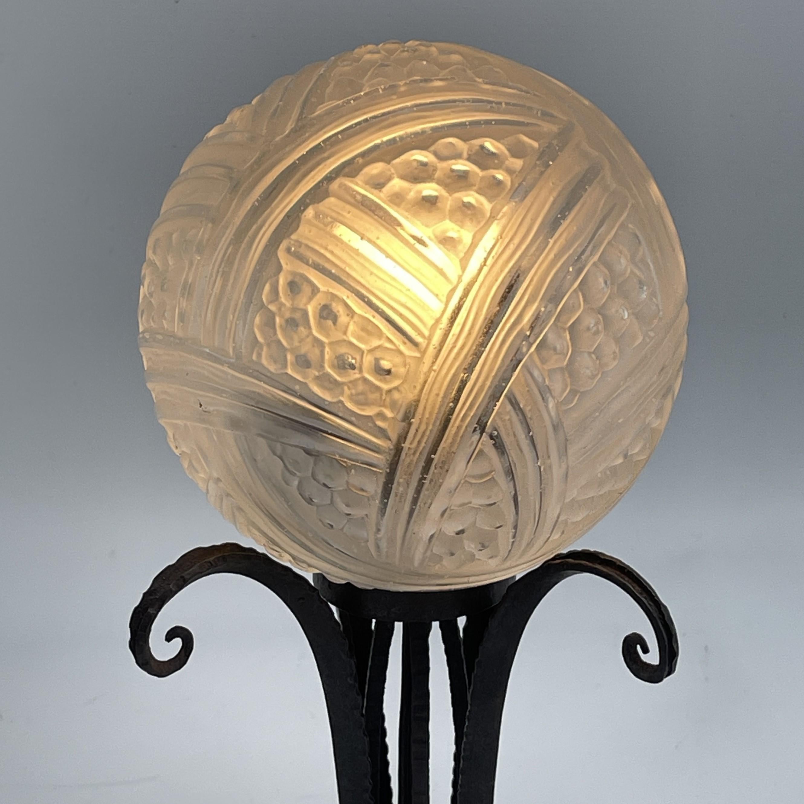 Art Deco wrought iron table lamp by Hettier & Vincent,  1930s In Good Condition In Bingen am Rhein, RP