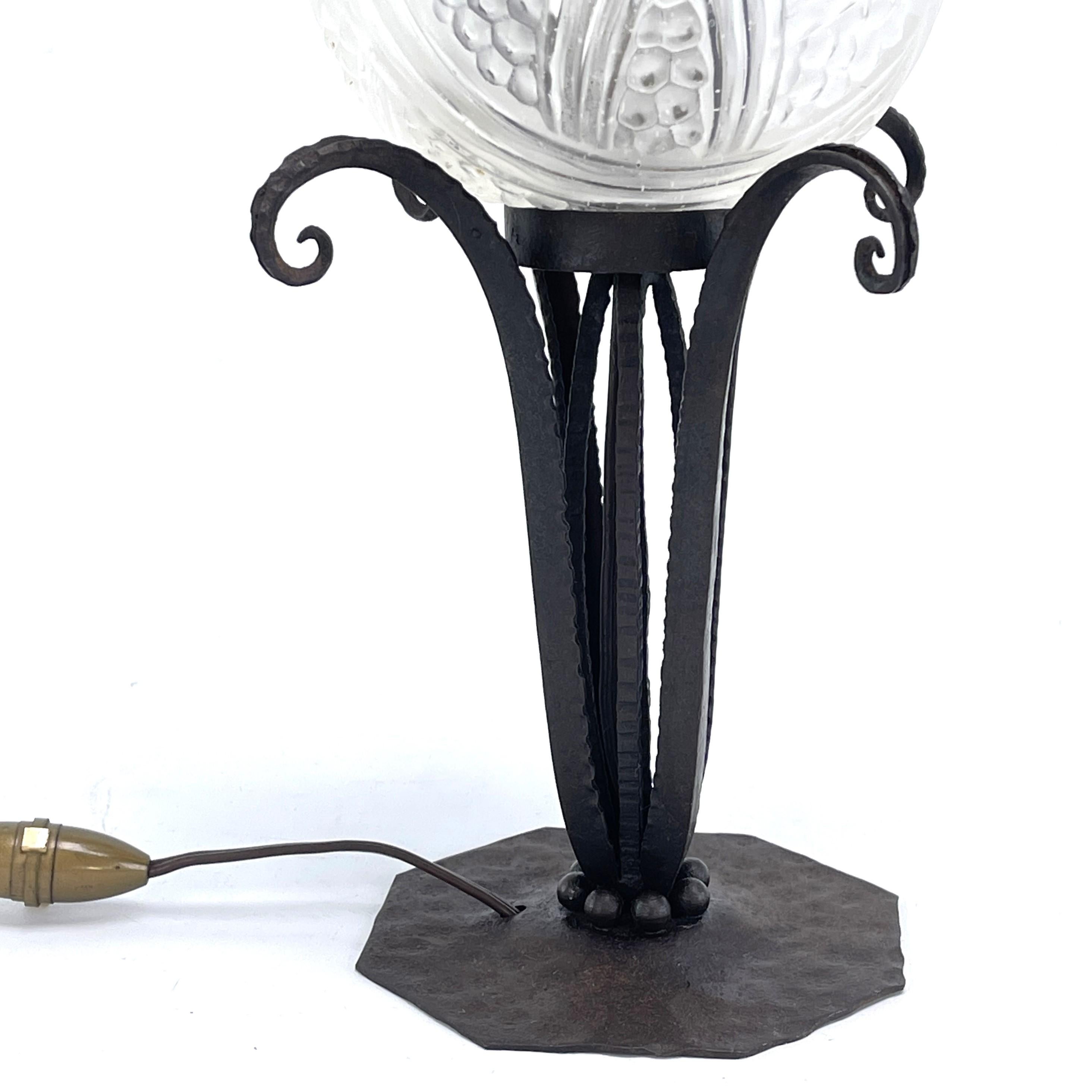 Mid-20th Century Art Deco wrought iron table lamp by Hettier & Vincent,  1930s
