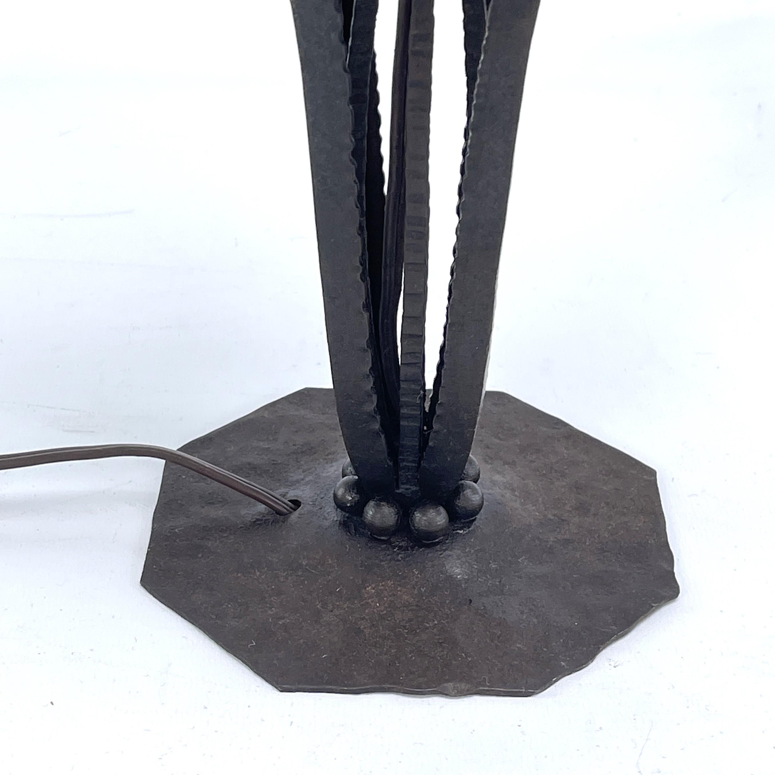 Metal Art Deco wrought iron table lamp by Hettier & Vincent,  1930s