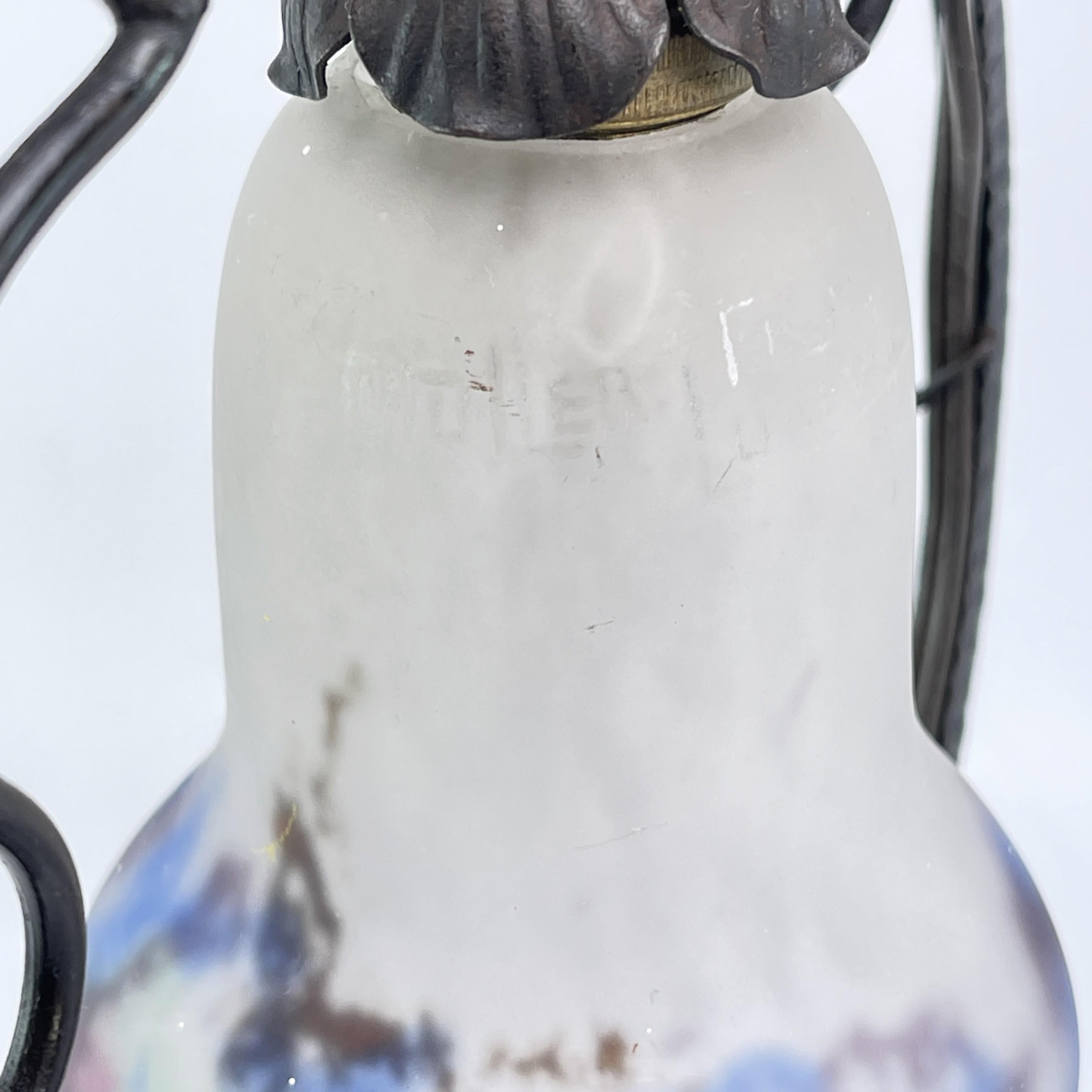 Art Deco wrought iron table lamp by Muller Frerés, Pate de Verre,  1930s In Good Condition For Sale In Bingen am Rhein, RP