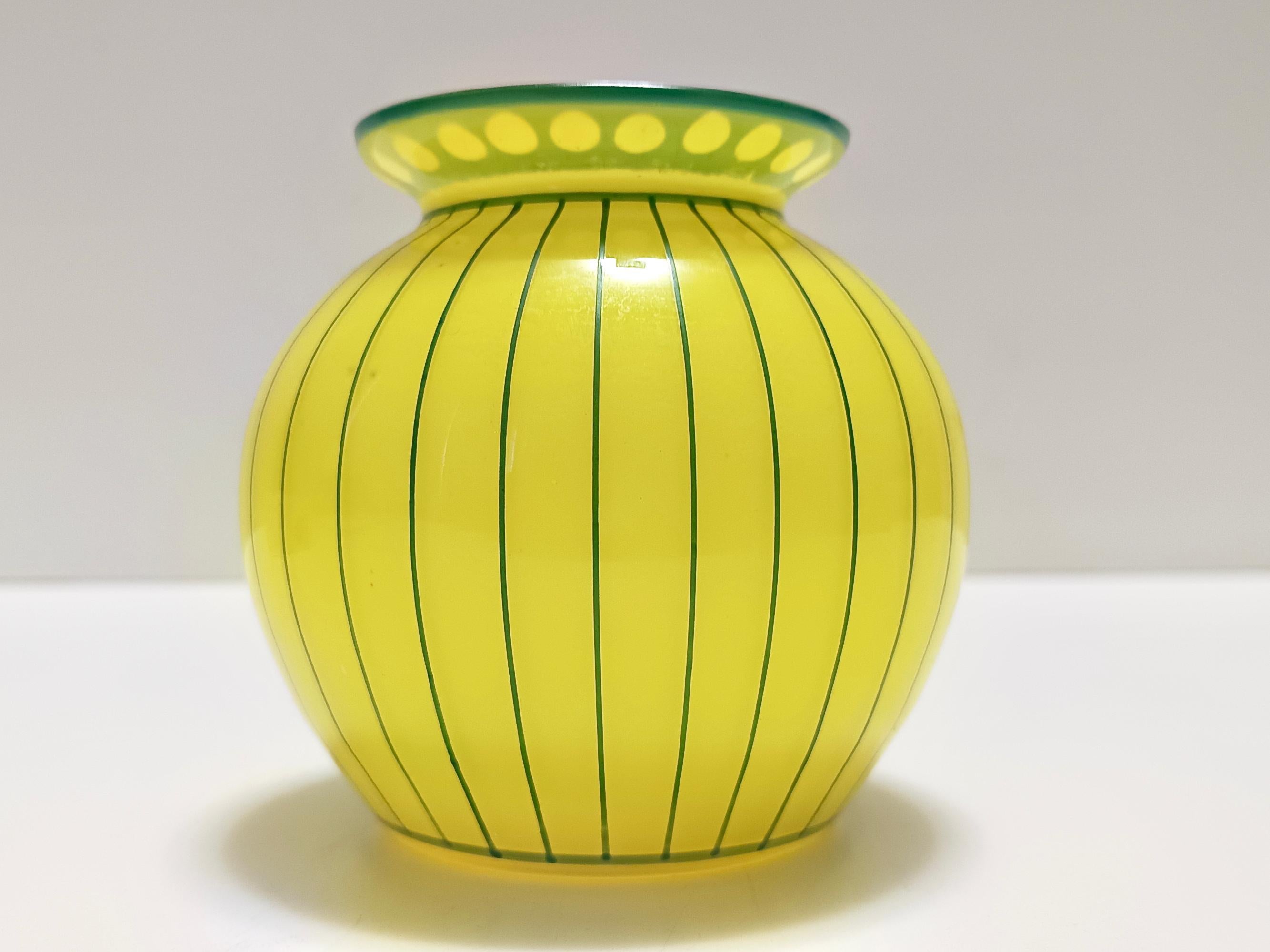 Art Deco Yellow and Green Glass Vase in the style of Josef Hoffmann, Austria In condizioni ottime in vendita a Bresso, Lombardy
