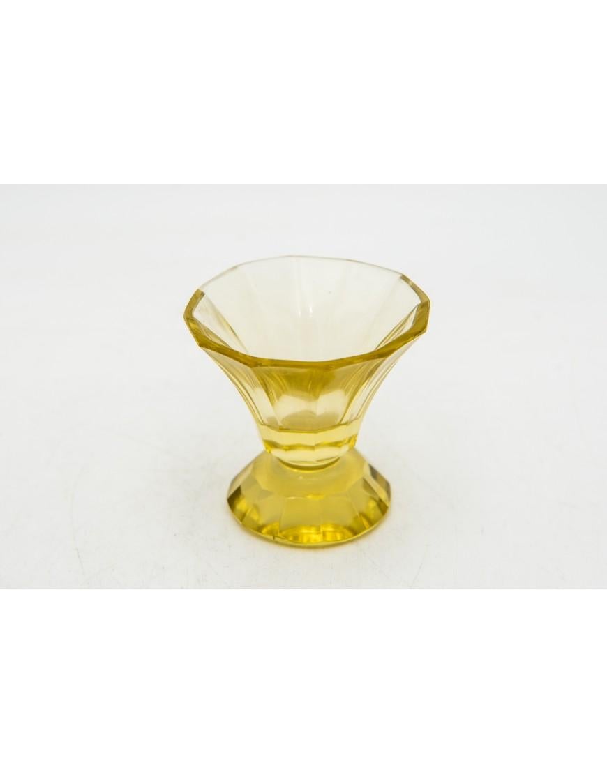 Art Deco yellow crystal decanter liqueur set, Czech Republic, 1930s. For Sale 5
