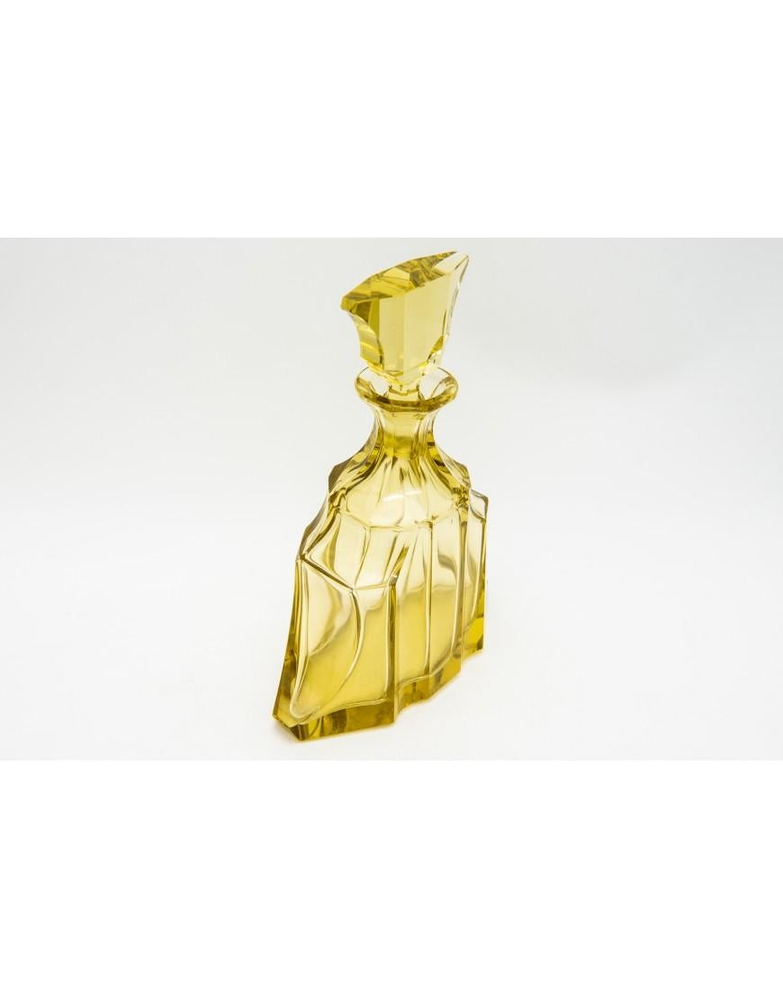 Art Deco yellow crystal decanter liqueur set, Czech Republic, 1930s. In Good Condition For Sale In Chorzów, PL