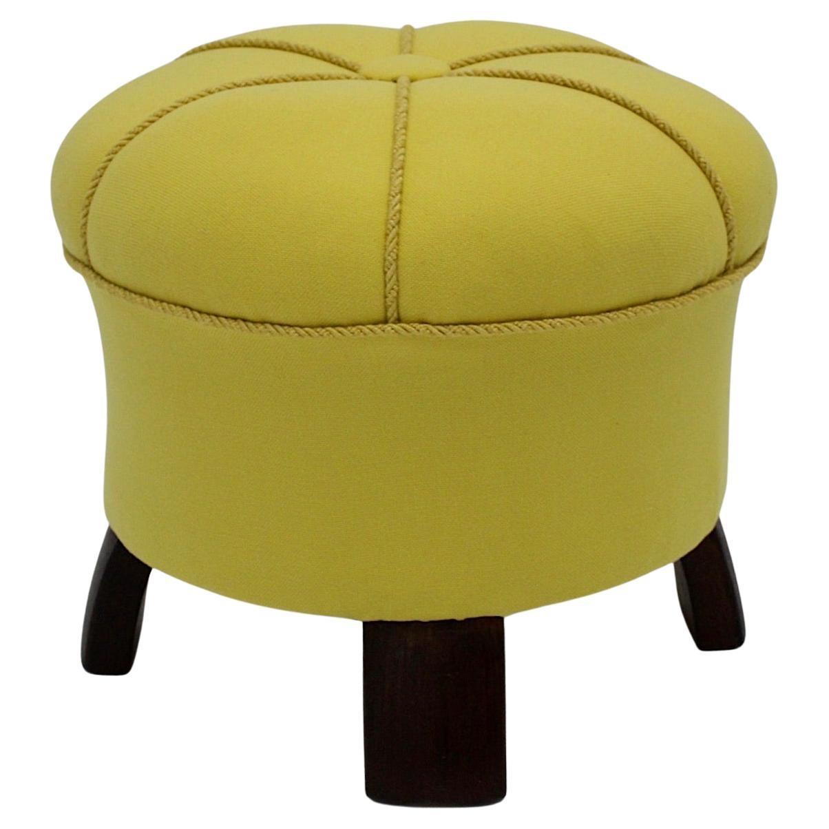 Art Déco Jaune Tissu Hêtre Pouf Tabouret Autriche 1930s en vente