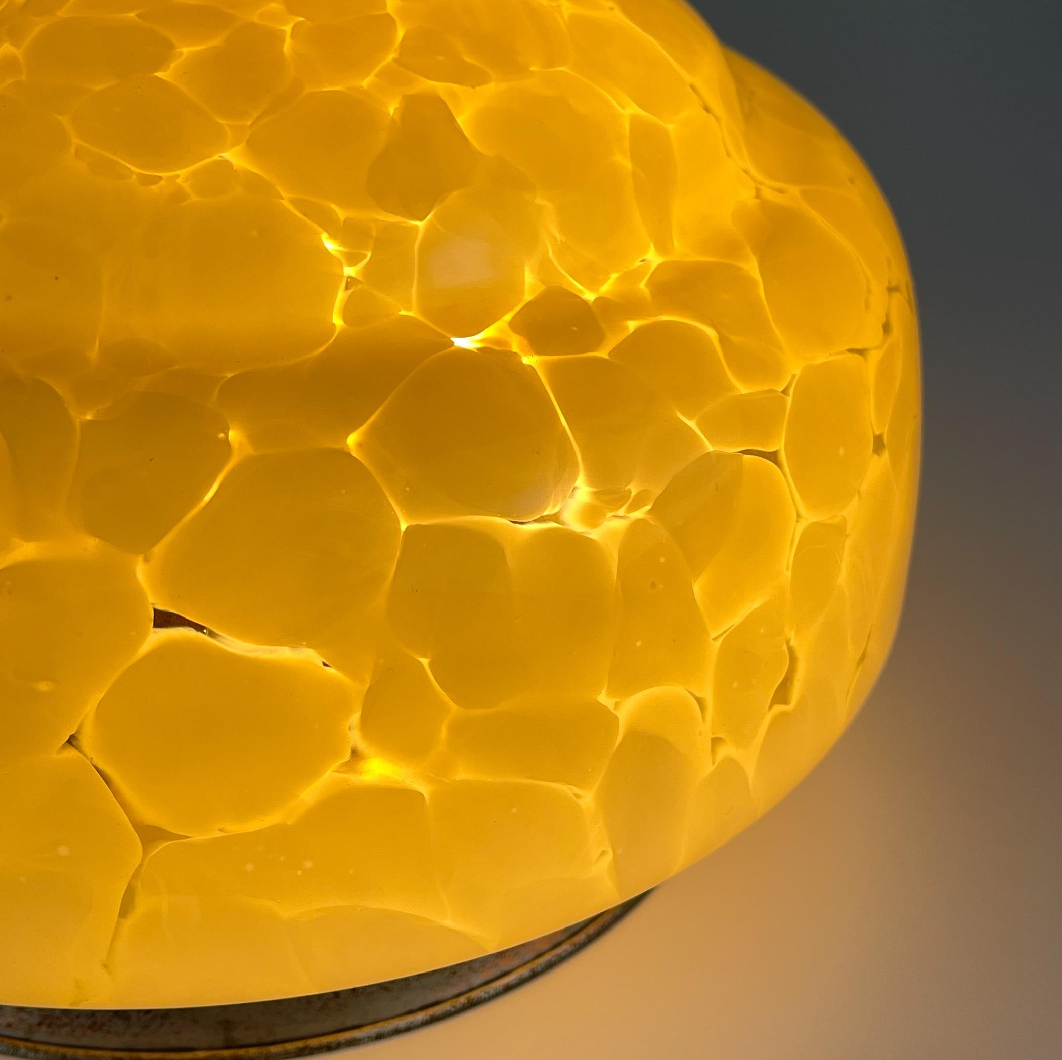 Plafonnier Art déco en verre jaune, Italie années 1950 en vente 1