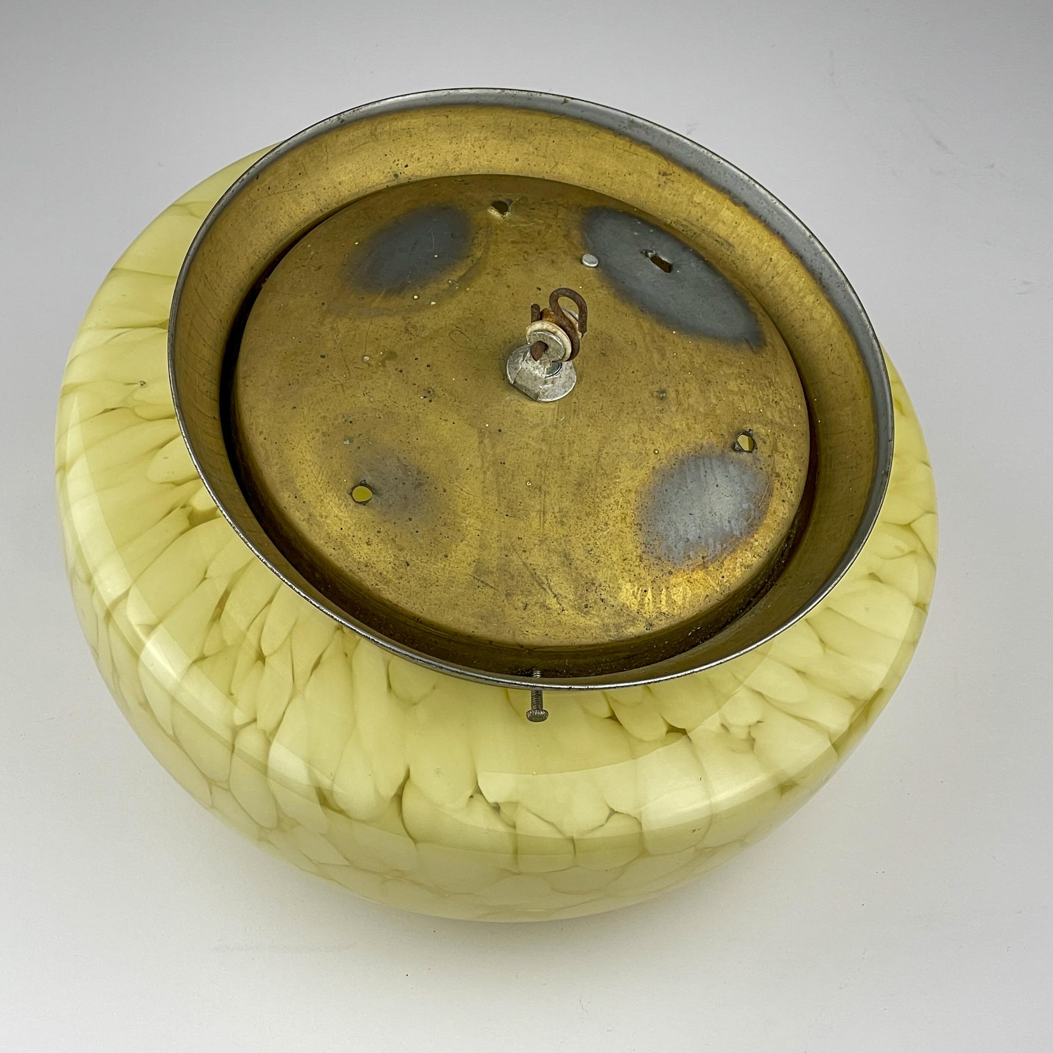 Plafonnier Art déco en verre jaune, Italie années 1950 en vente 2