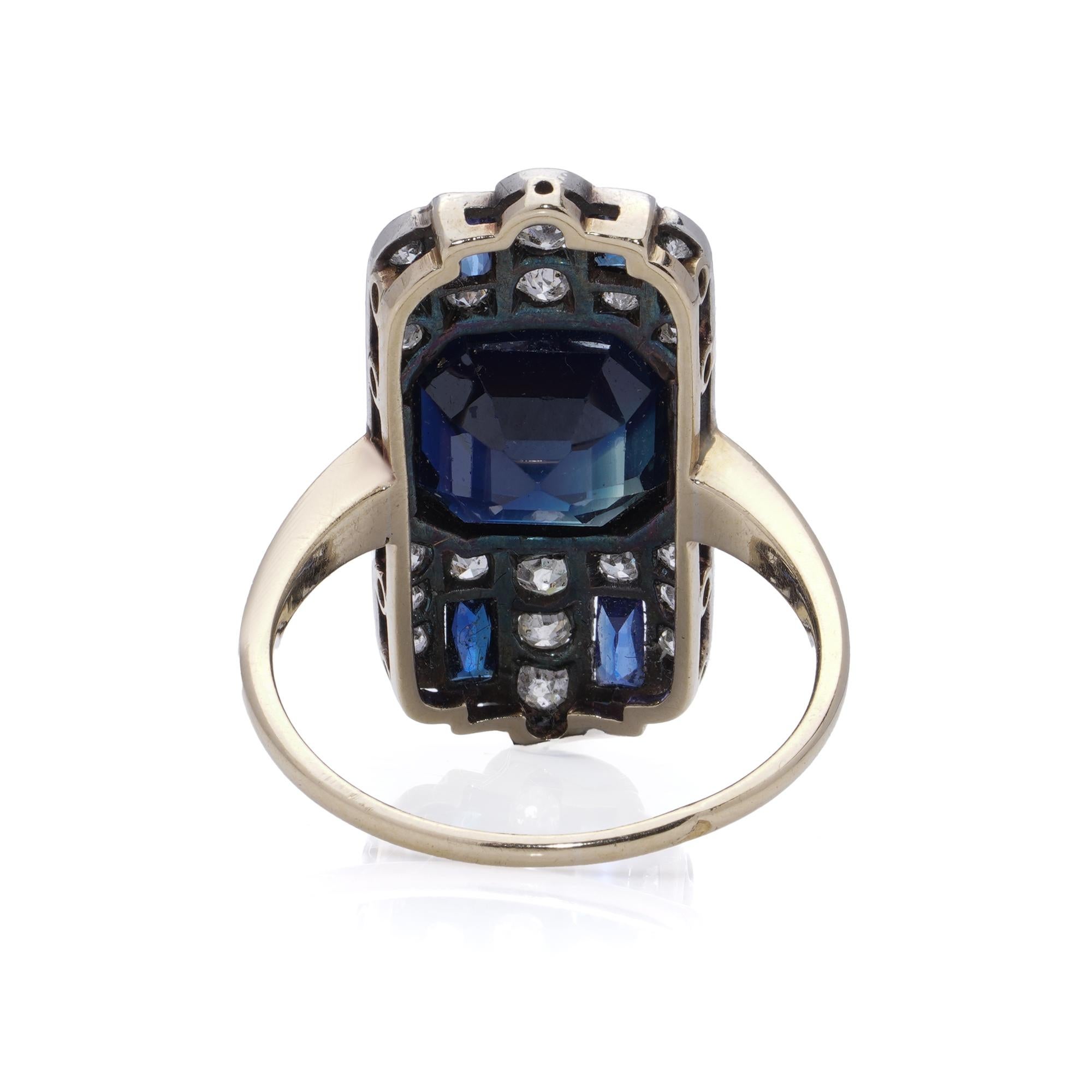 Art Deco yellow gold and silver sapphire diamond cluster plaque ring In Good Condition For Sale In Braintree, GB