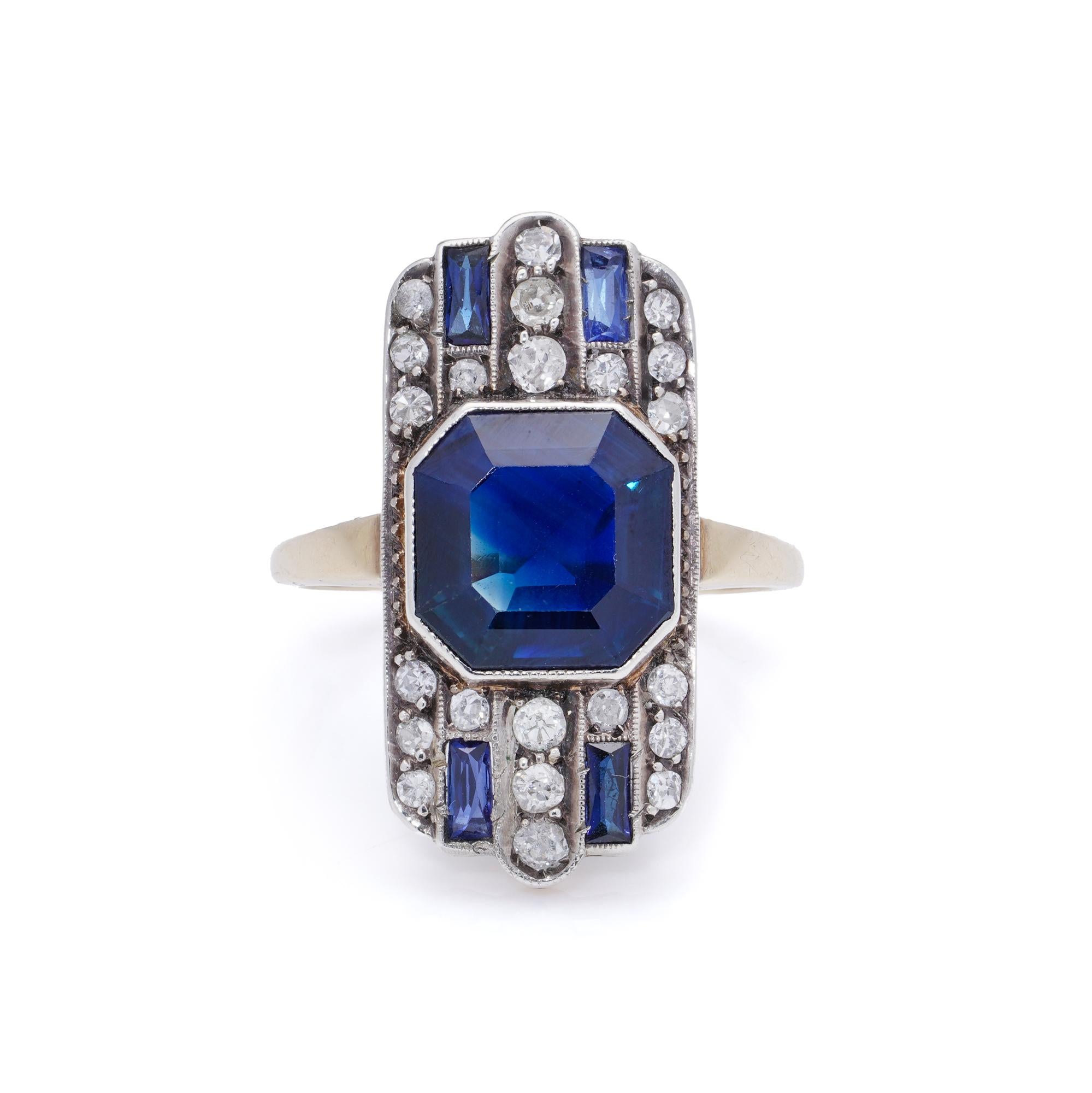 Women's Art Deco yellow gold and silver sapphire diamond cluster plaque ring For Sale