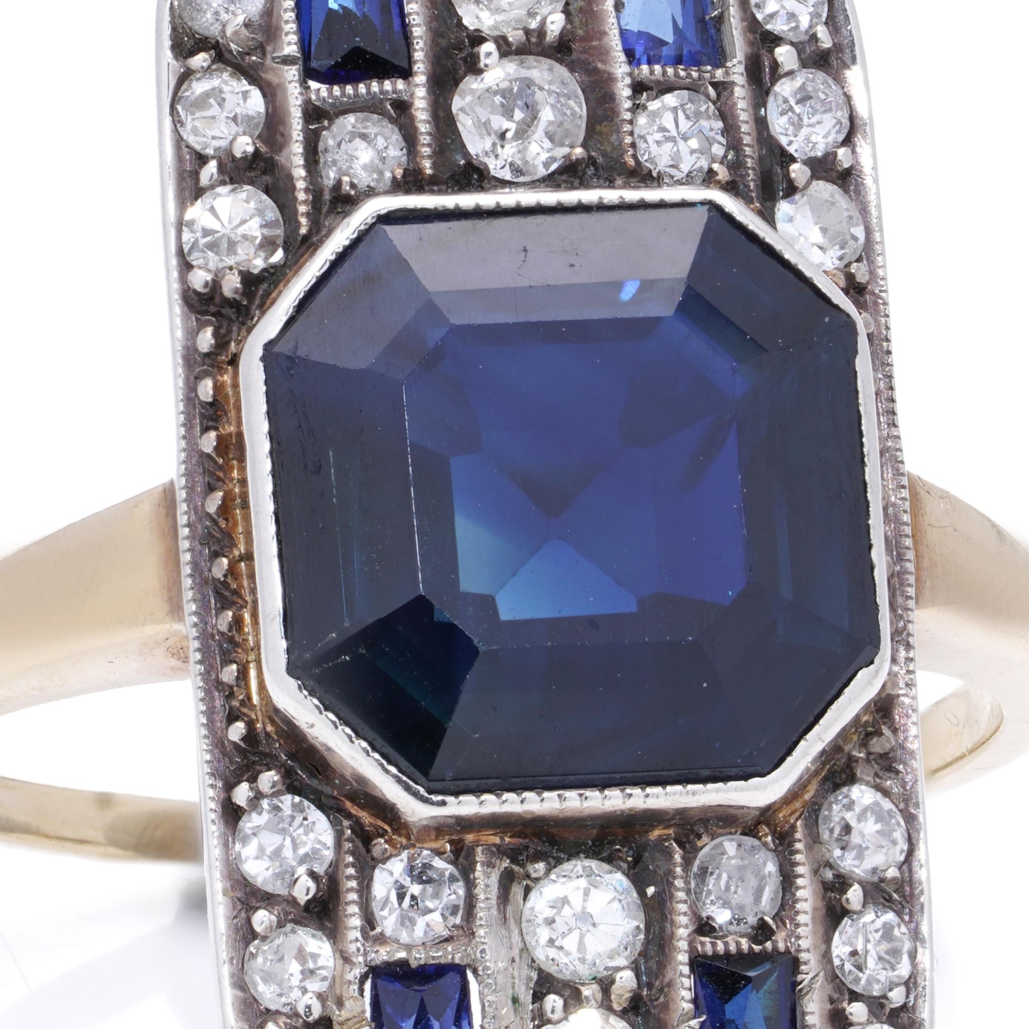 Old European Cut Art Deco yellow gold and silver sapphire diamond cluster plaque ring For Sale