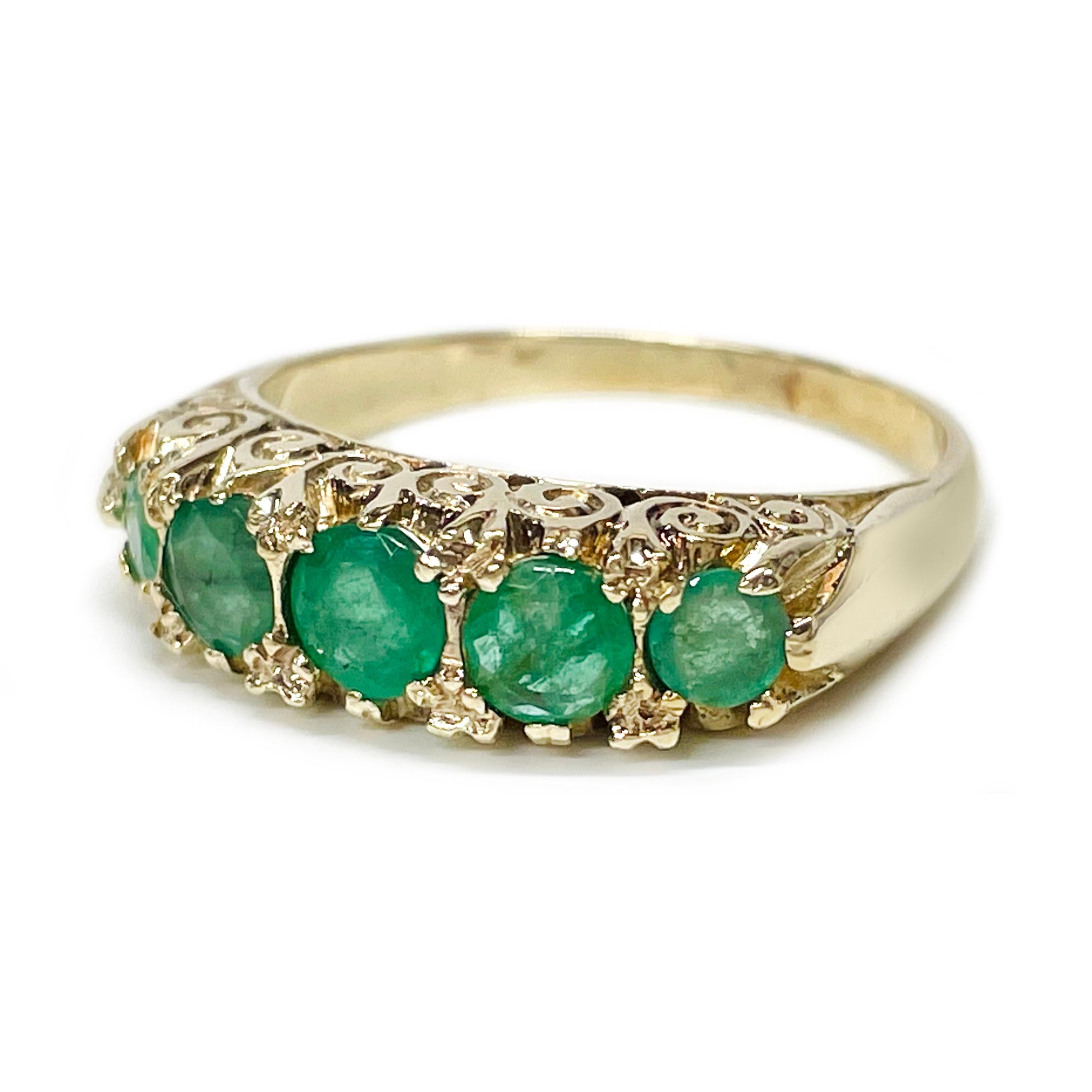 Round Cut Art Deco Yellow Gold Emerald Ring For Sale
