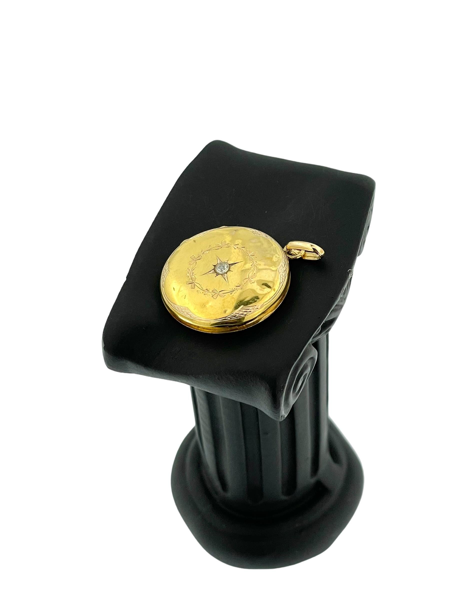 Ciondolo portafoto in oro giallo Art Déco con diamante in vendita 1