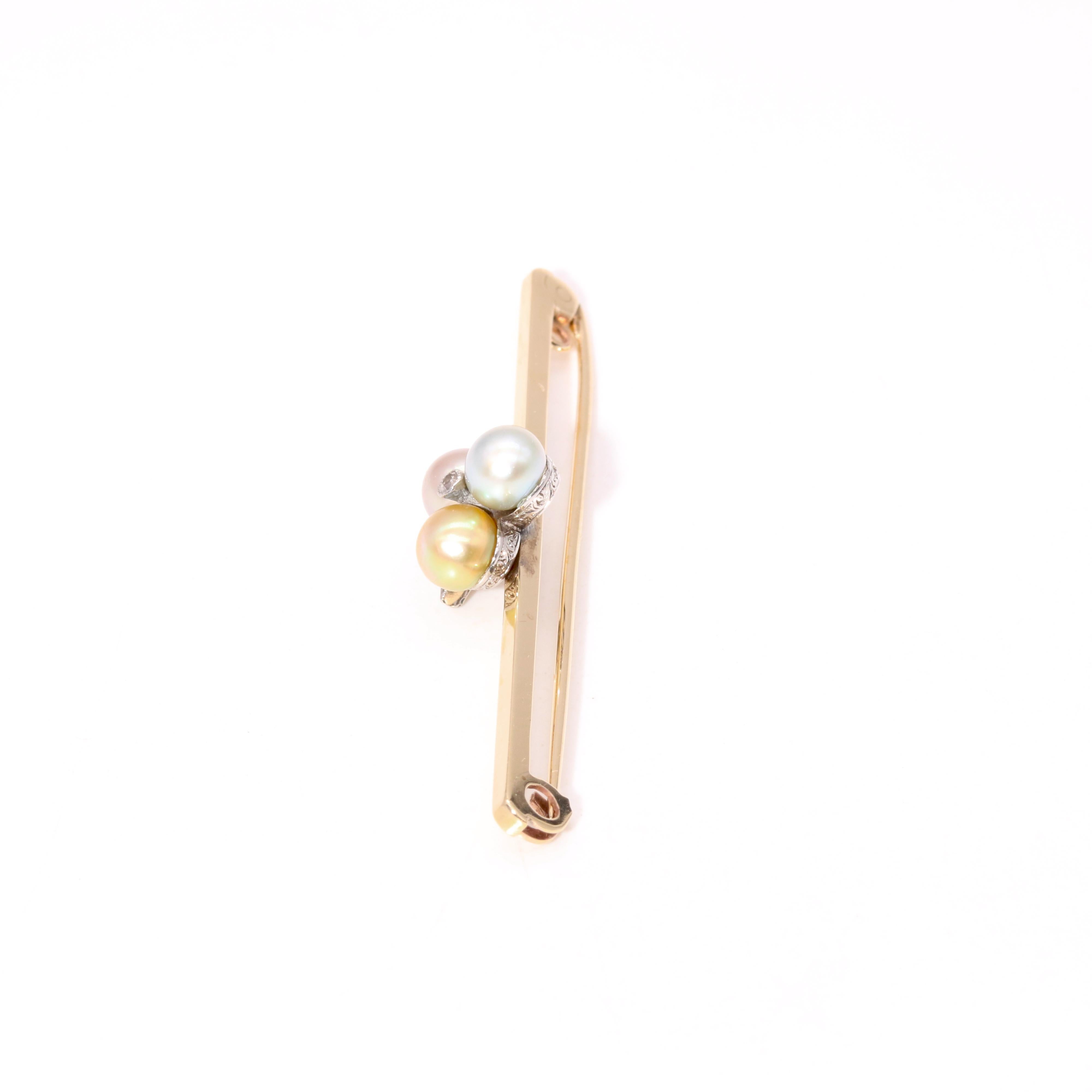 Women's or Men's Art Deco Yellow Gold & Platinum Tri Colour Pearl and Diamond ‘Clubs’ Bar Brooch For Sale