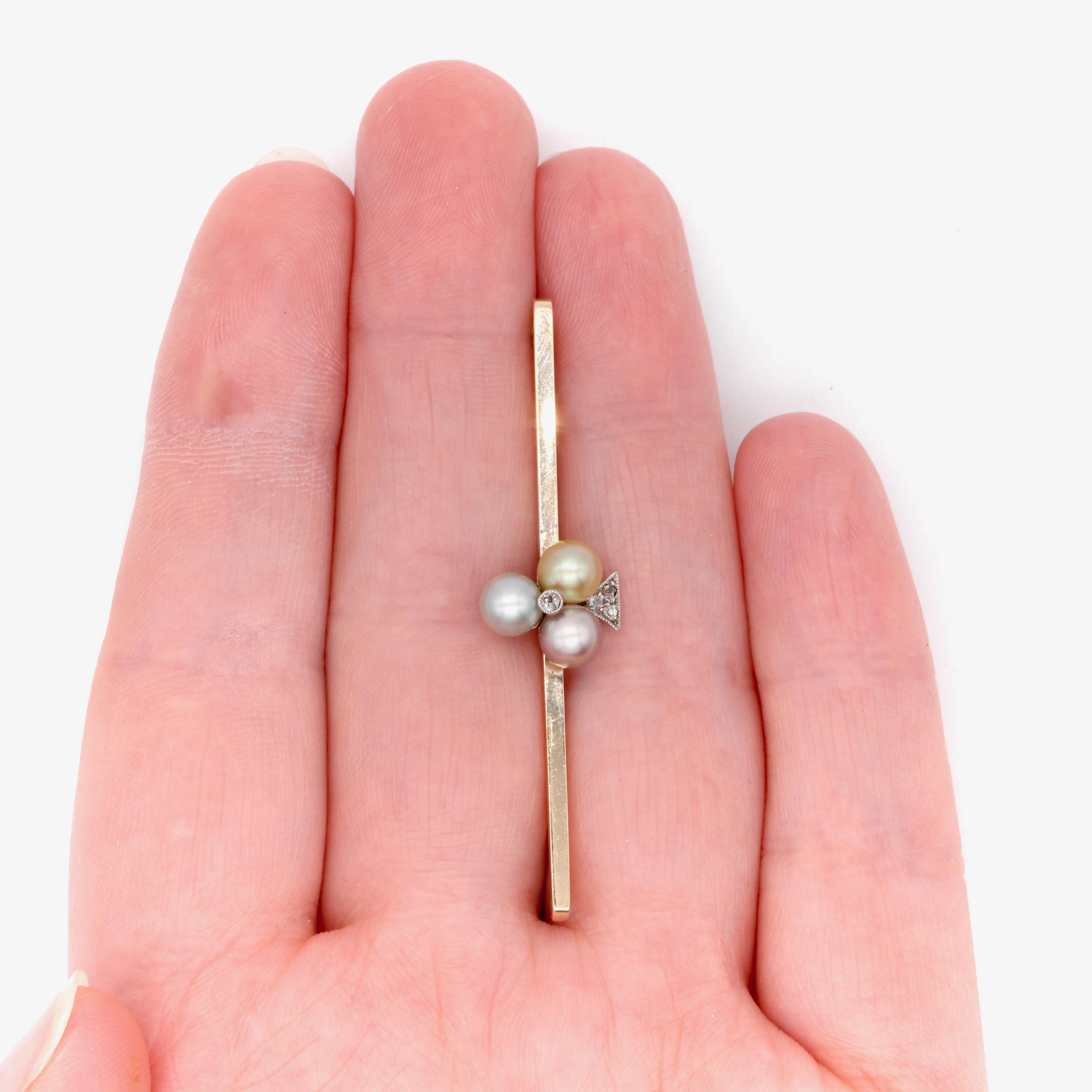 Art Deco Yellow Gold & Platinum Tri Colour Pearl and Diamond ‘Clubs’ Bar Brooch For Sale 4