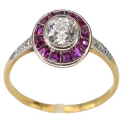 Art Deco Yellow Gold Ring with Central Diamond Surrounded by Ruby