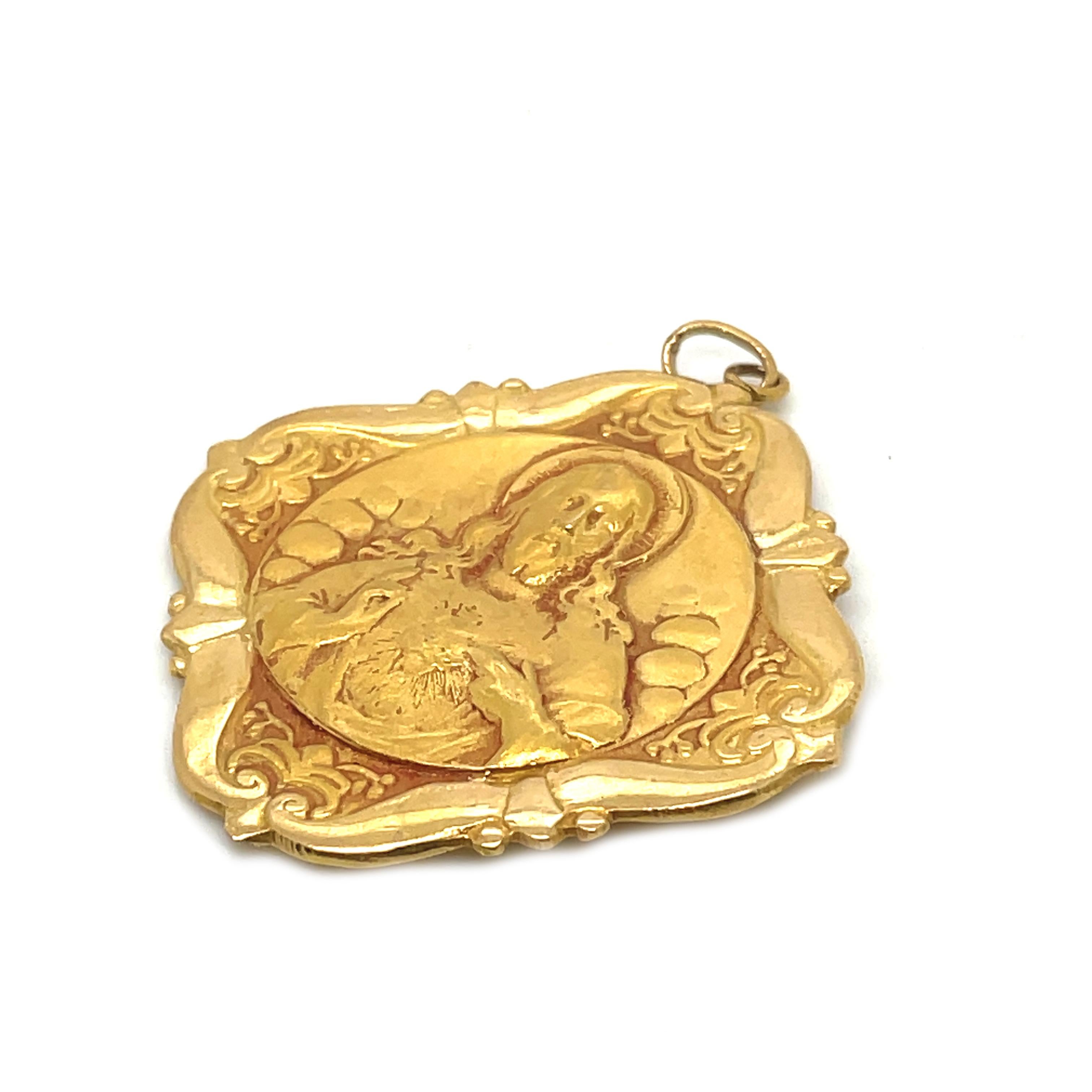 1940s Yellow Gold Sacred Heart & Mother and Child Pendant In Excellent Condition In Lexington, KY