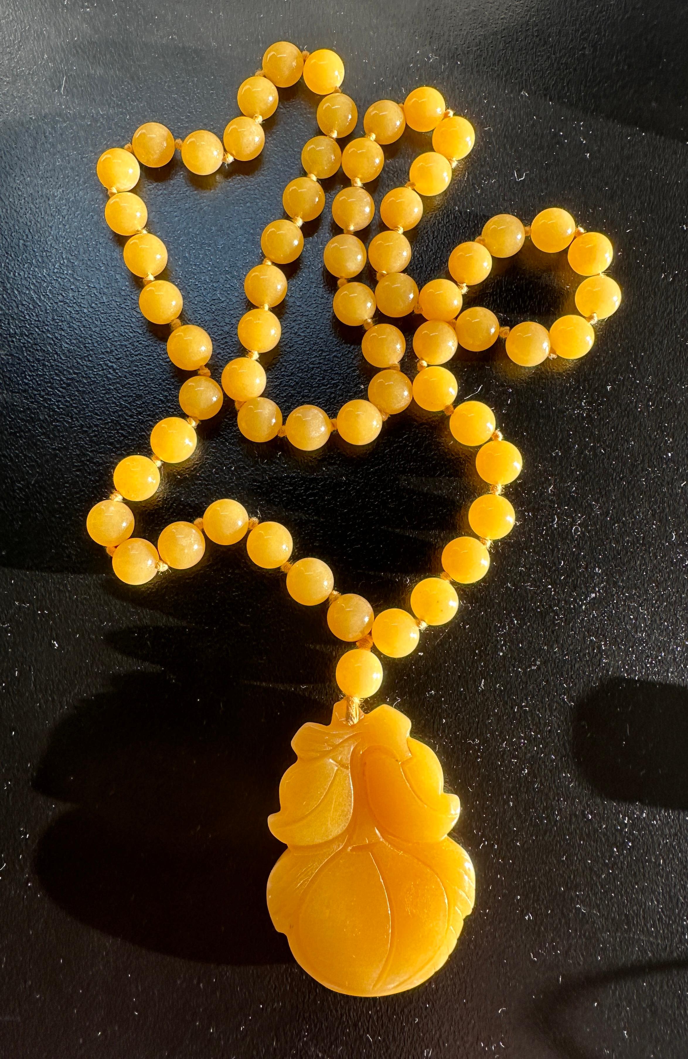 Art Deco Yellow Jade Carved Fruit Pendant Necklace 29 Inches 10mm Jade Beads For Sale 2