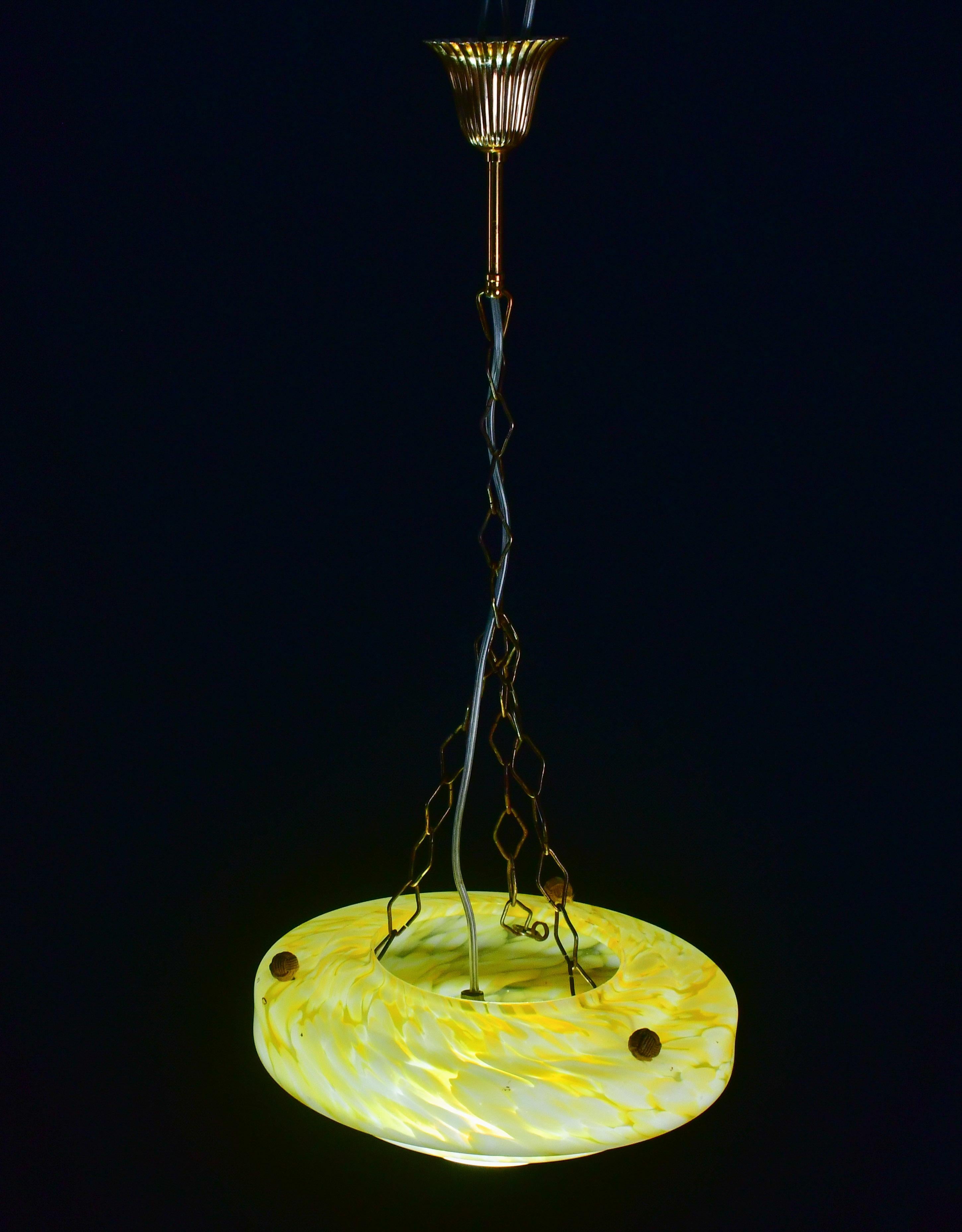 italien Pendentif Art déco en verre de Murano jaune, 1950 en vente