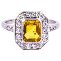Platin-Cluster-Ring mit gelbem Saphir und Diamant im Art déco-Stil